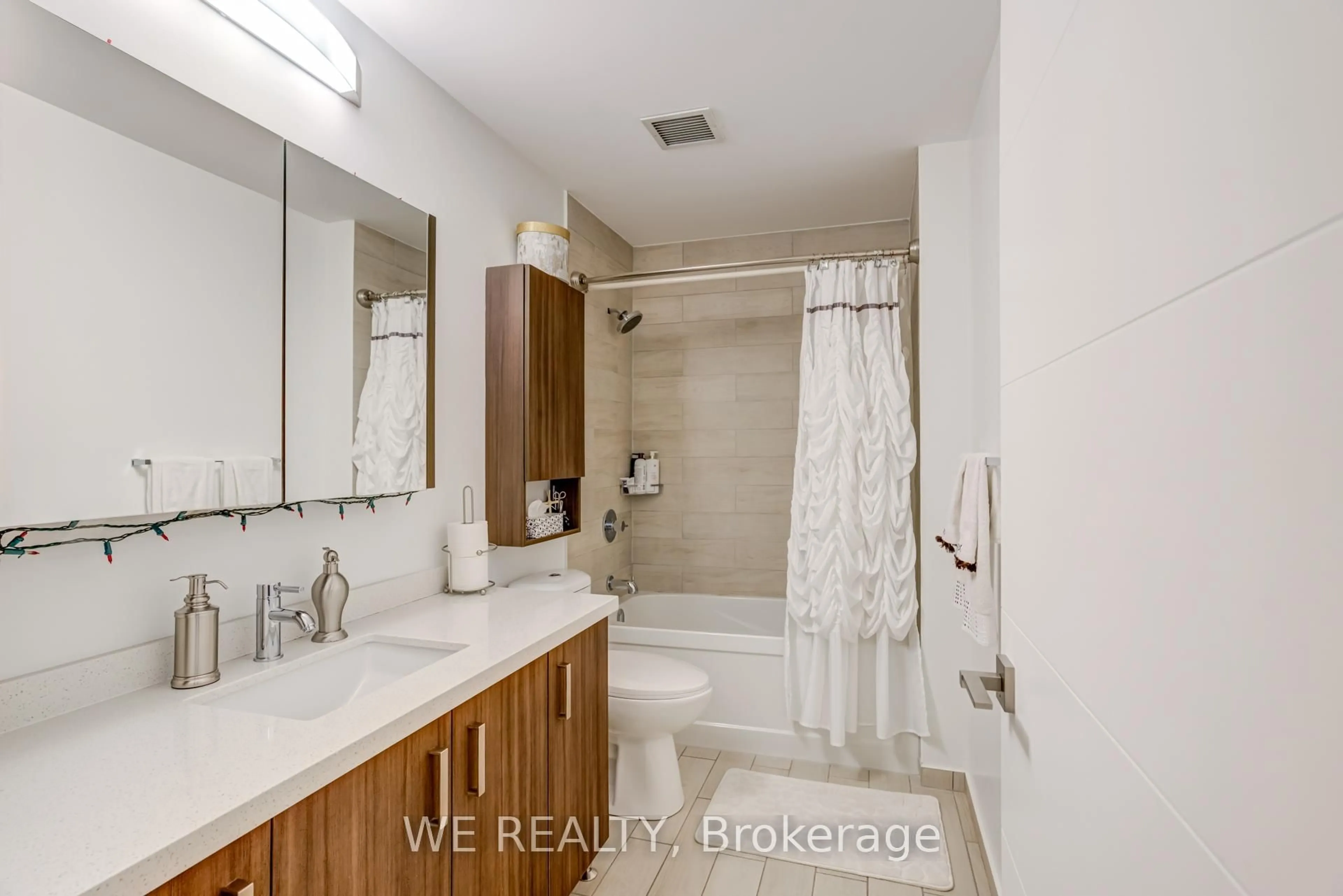 Standard bathroom, ceramic/tile floor for 28 Uptown Dr #316, Markham Ontario L3R 5M8