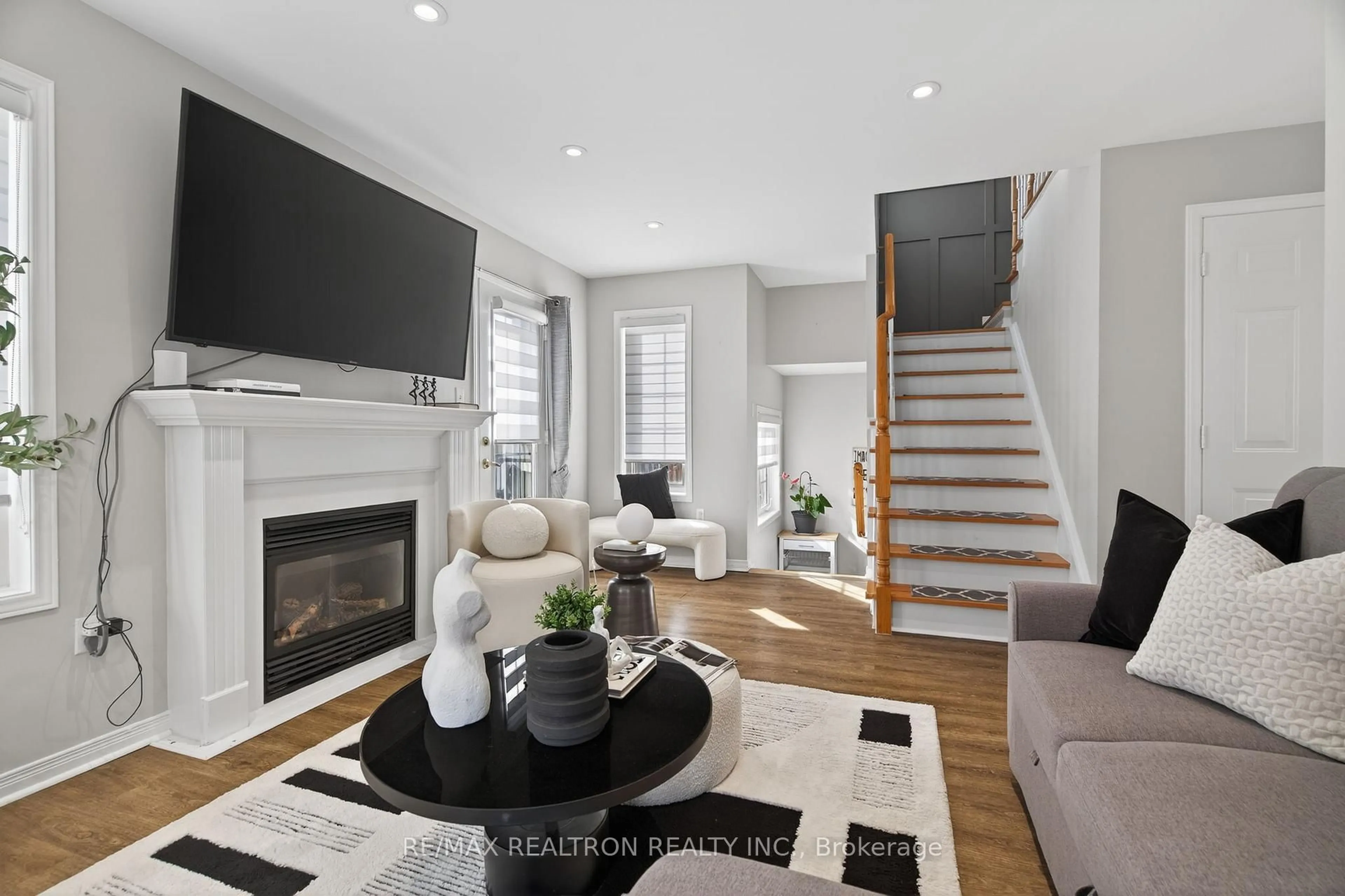 Living room with furniture, unknown for 130 Aspenwood Dr, Newmarket Ontario L3X 2X6