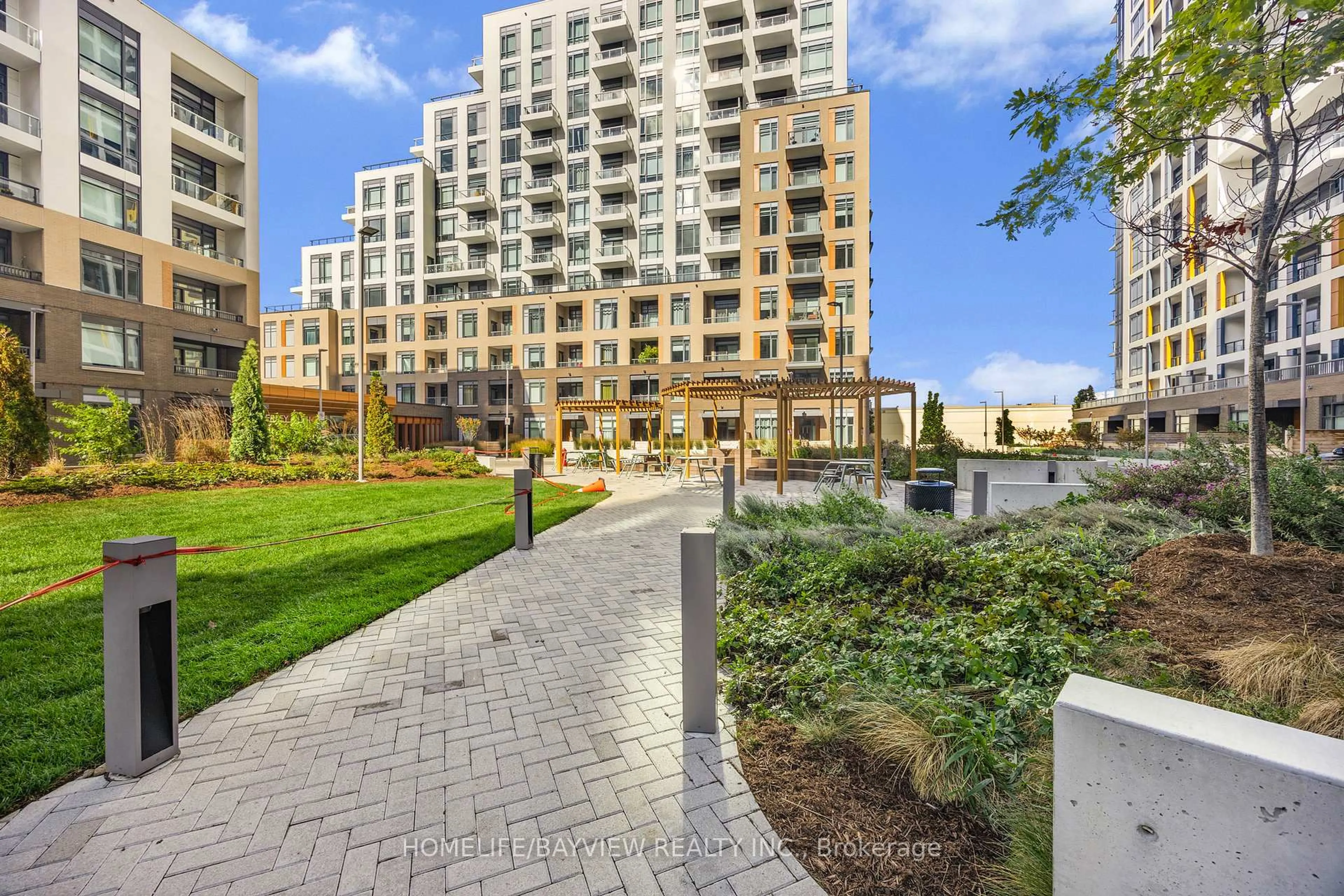 Patio, street for 7950 Bathurst St #617, Vaughan Ontario L4J 0L4