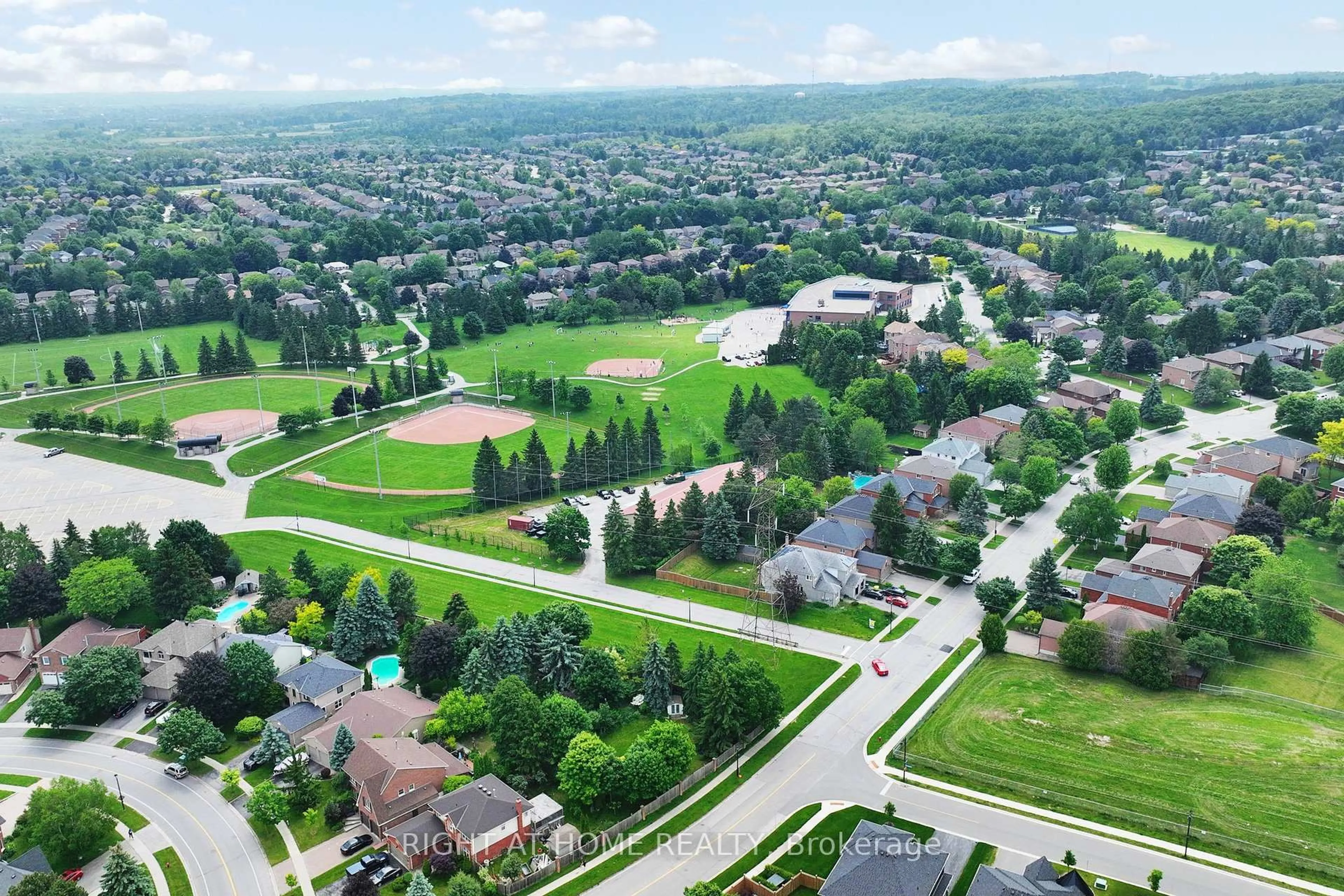 A pic from outside/outdoor area/front of a property/back of a property/a pic from drone, mountain view for 363 Crossland Gate, Newmarket Ontario L3X 1B5