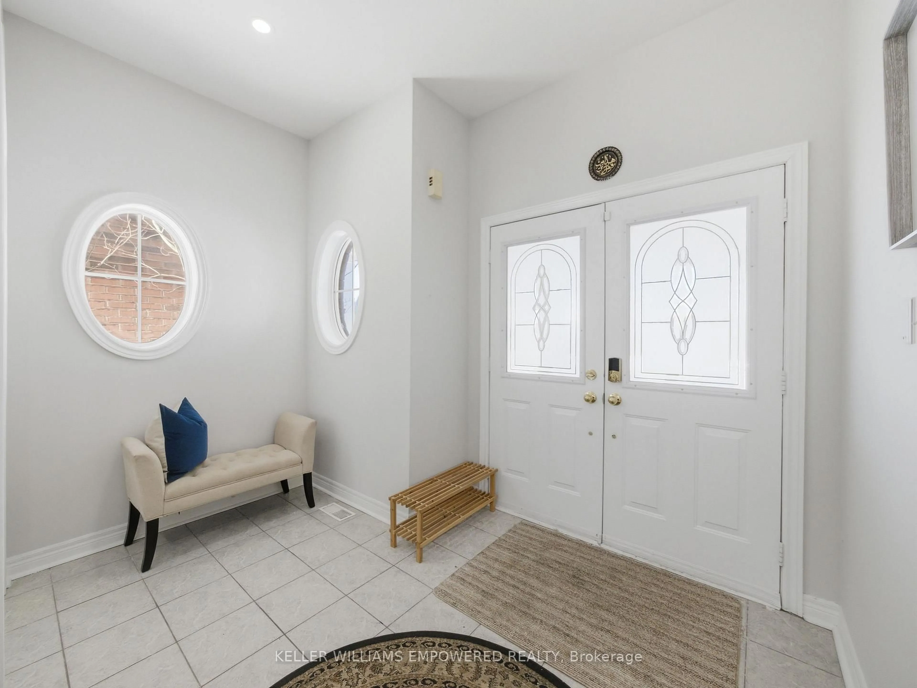 Indoor entryway for 81 Old Colony Rd, Richmond Hill Ontario L4E 3X2