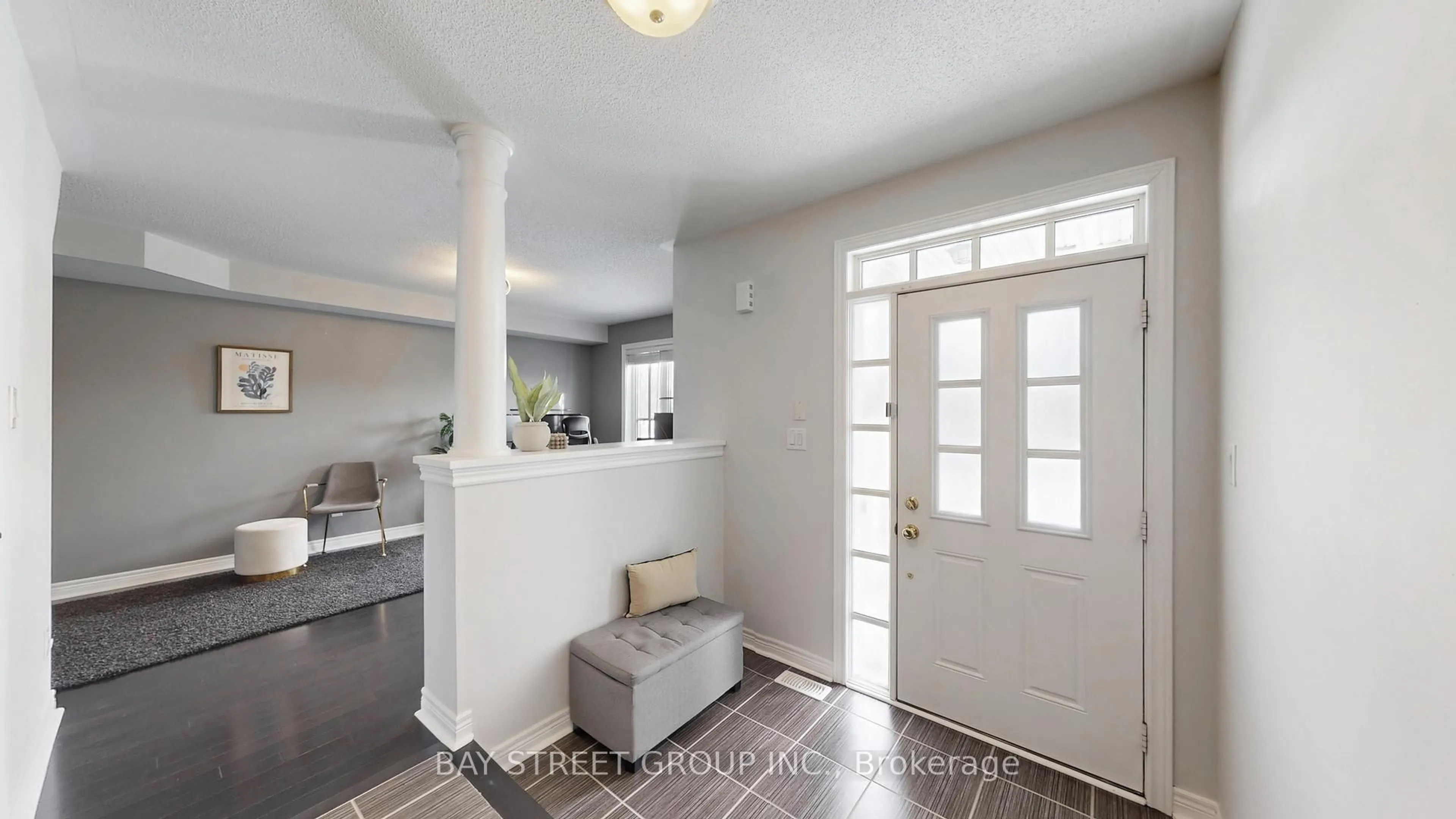 Indoor entryway for 2914 Elgin Mills Rd, Markham Ontario L6C 0E5
