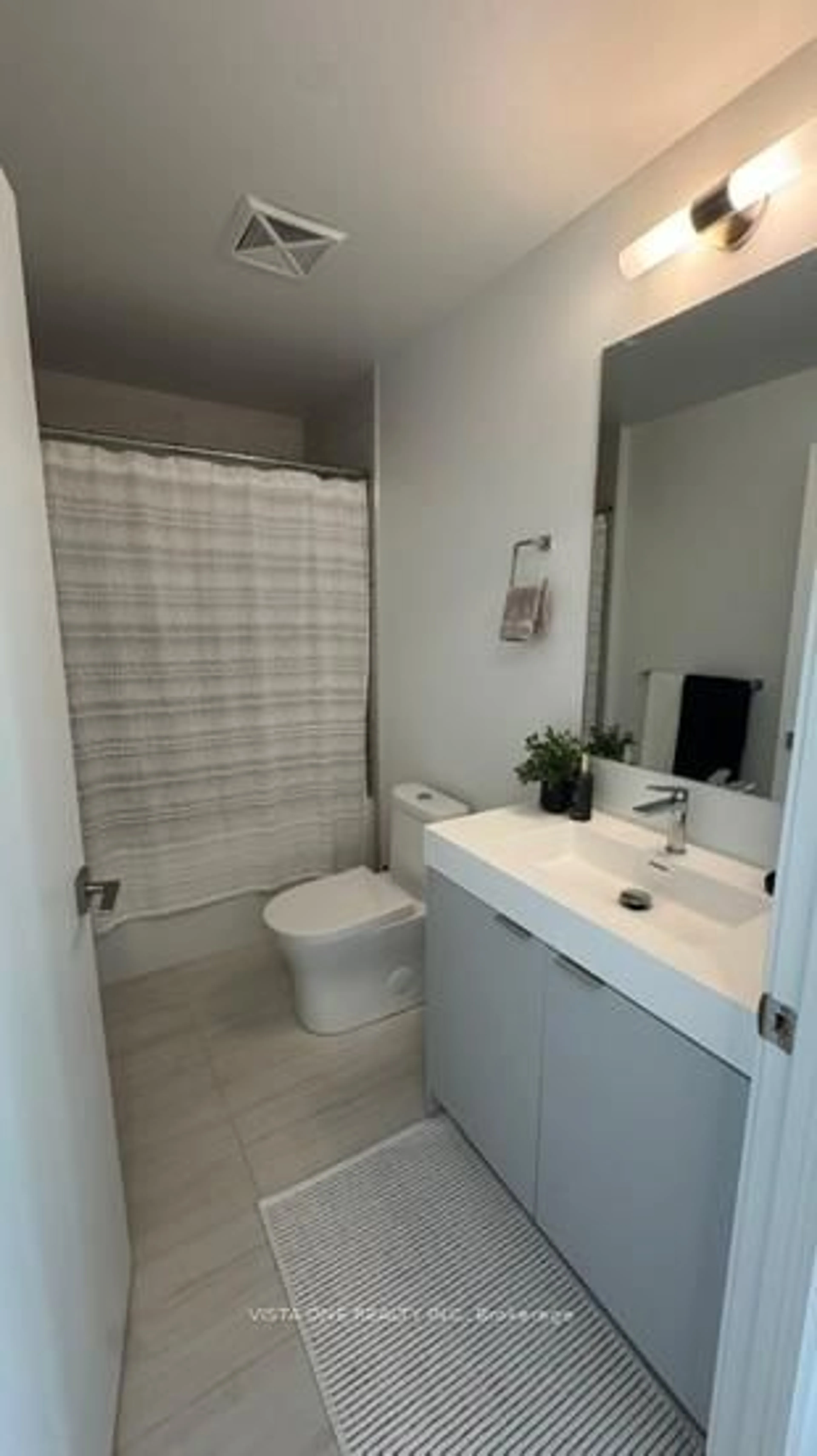 Standard bathroom, ceramic/tile floor for 10 Abeja Ave #2021, Vaughan Ontario L4J 0R4