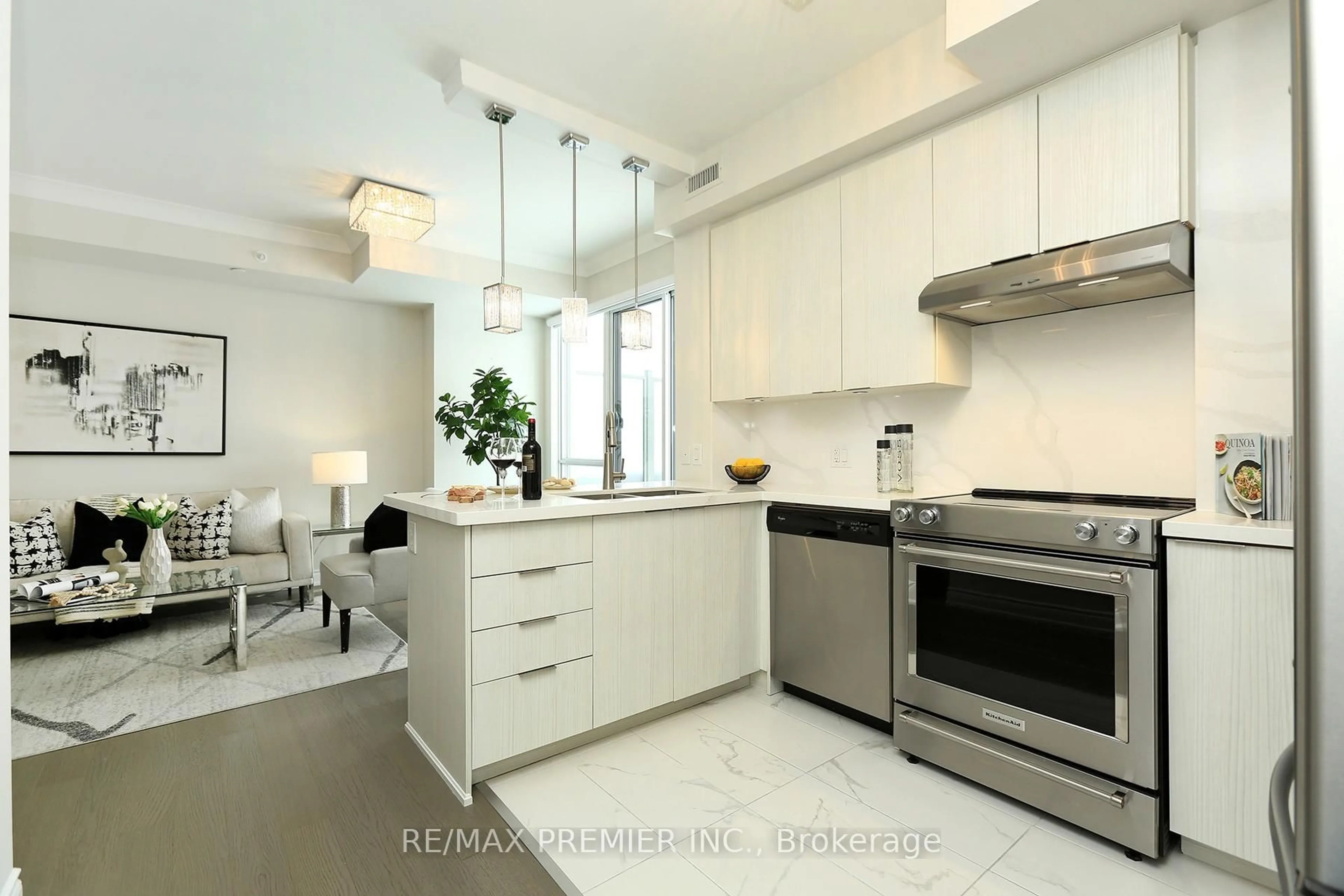 Open concept kitchen, ceramic/tile floor for 86 Woodbridge Ave #309, Vaughan Ontario L4L 0E4
