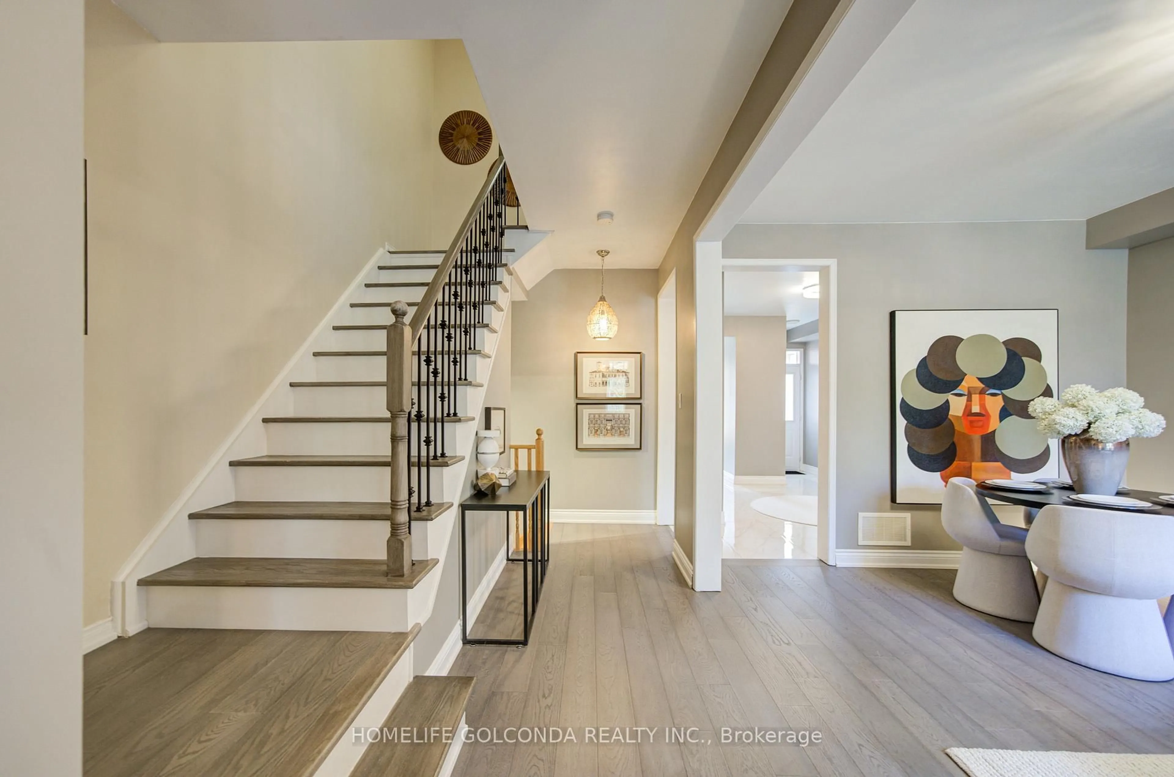 Indoor entryway for 27 Lindcrest Manr, Markham Ontario L6B 0A7