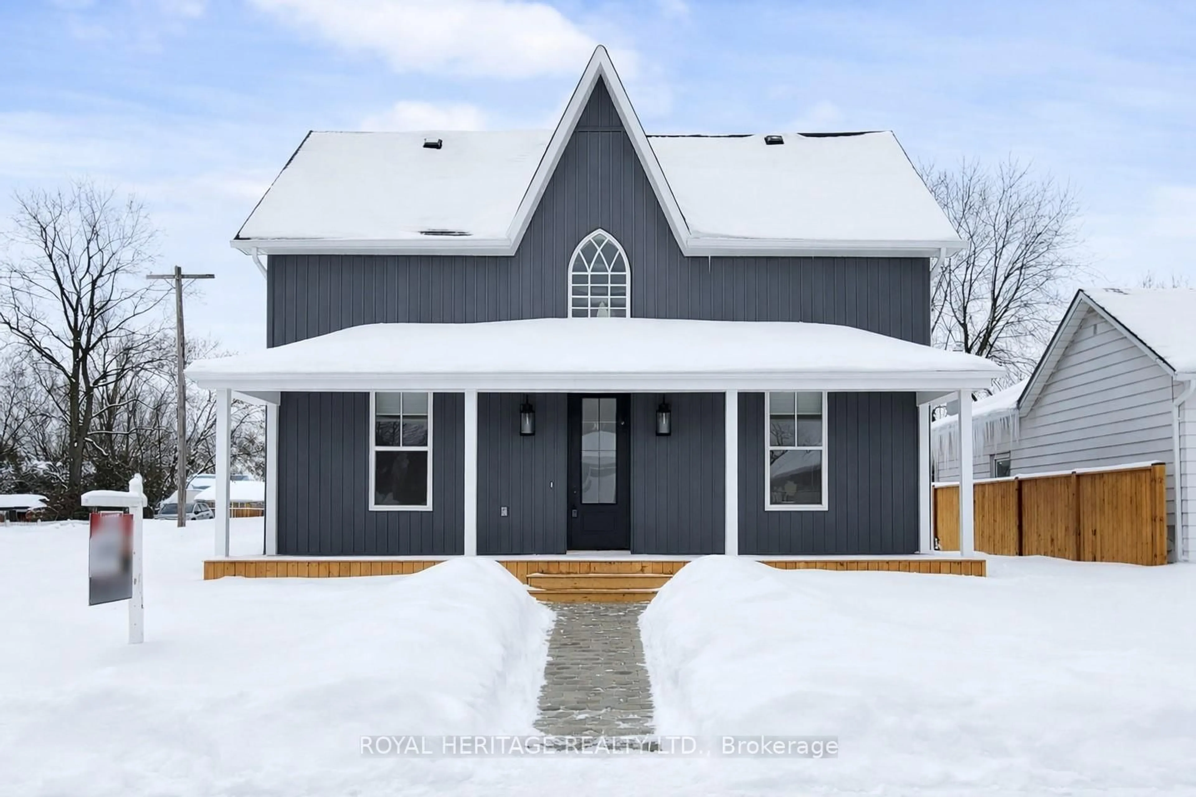 Home with vinyl exterior material, street for 71 North St, Georgina Ontario L0E 1R0