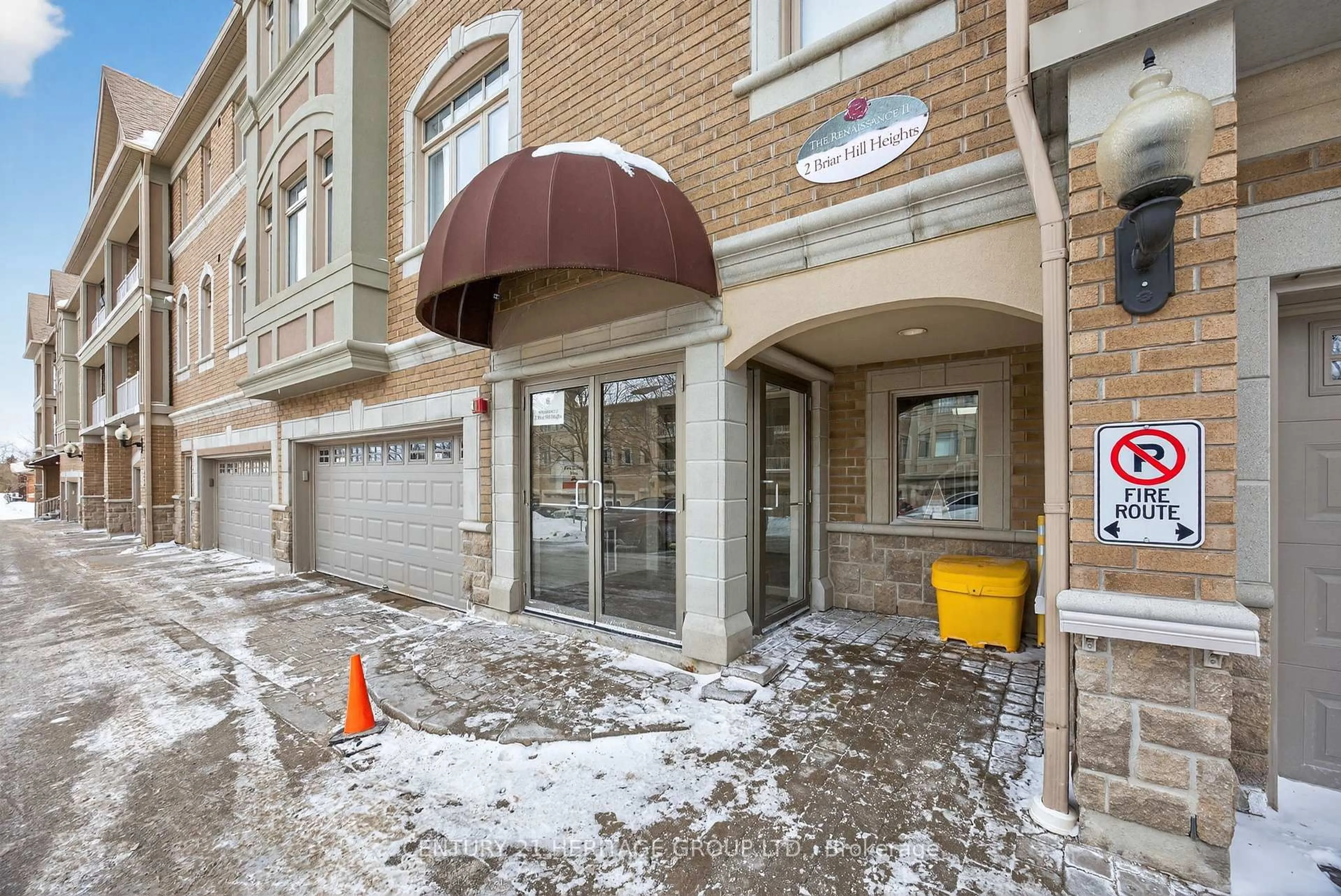 Indoor foyer for 2 Briar Hill Hts #207, New Tecumseth Ontario L9R 2H6