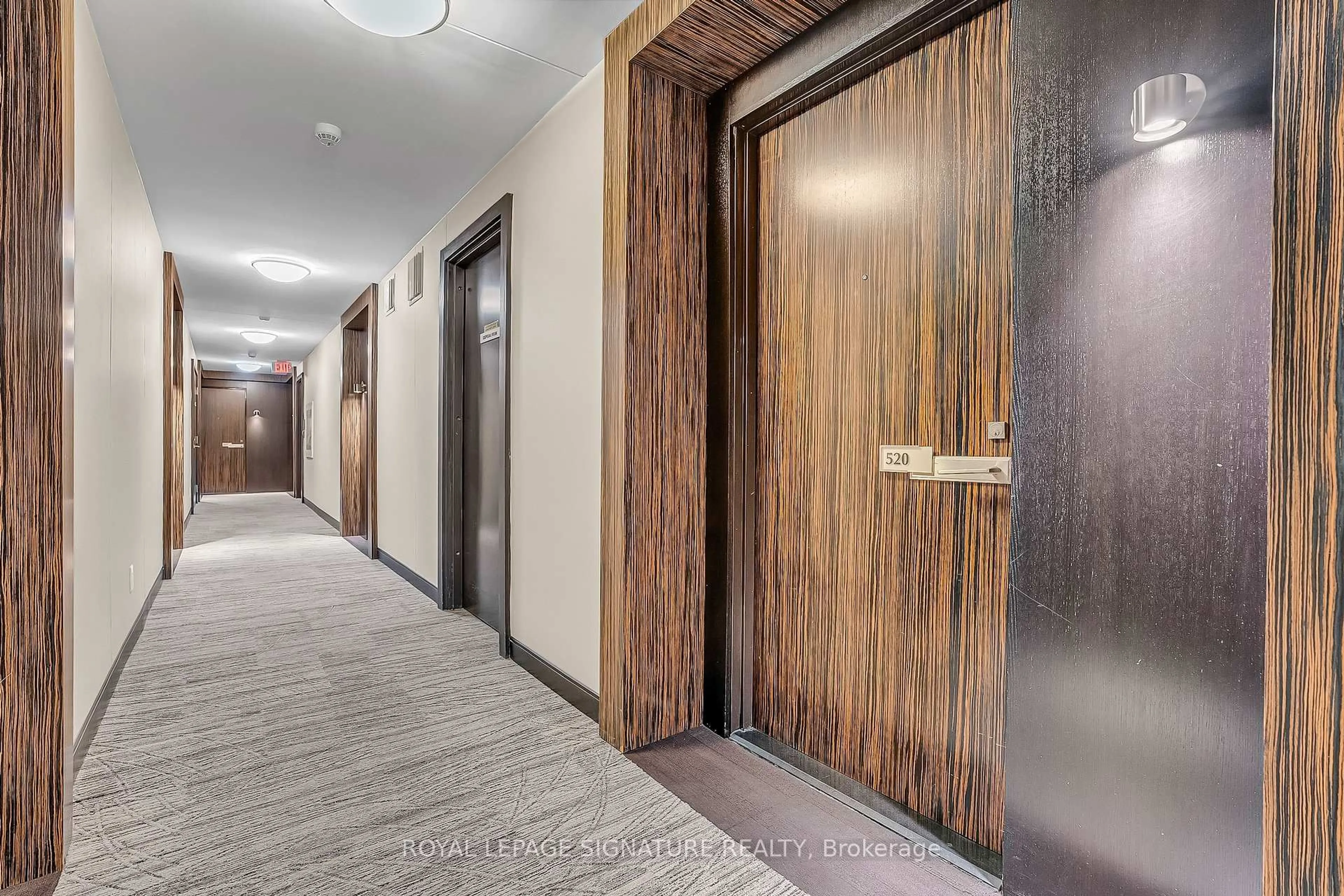 Indoor foyer for 277 South Park Rd #520, Markham Ontario L3T 0B7