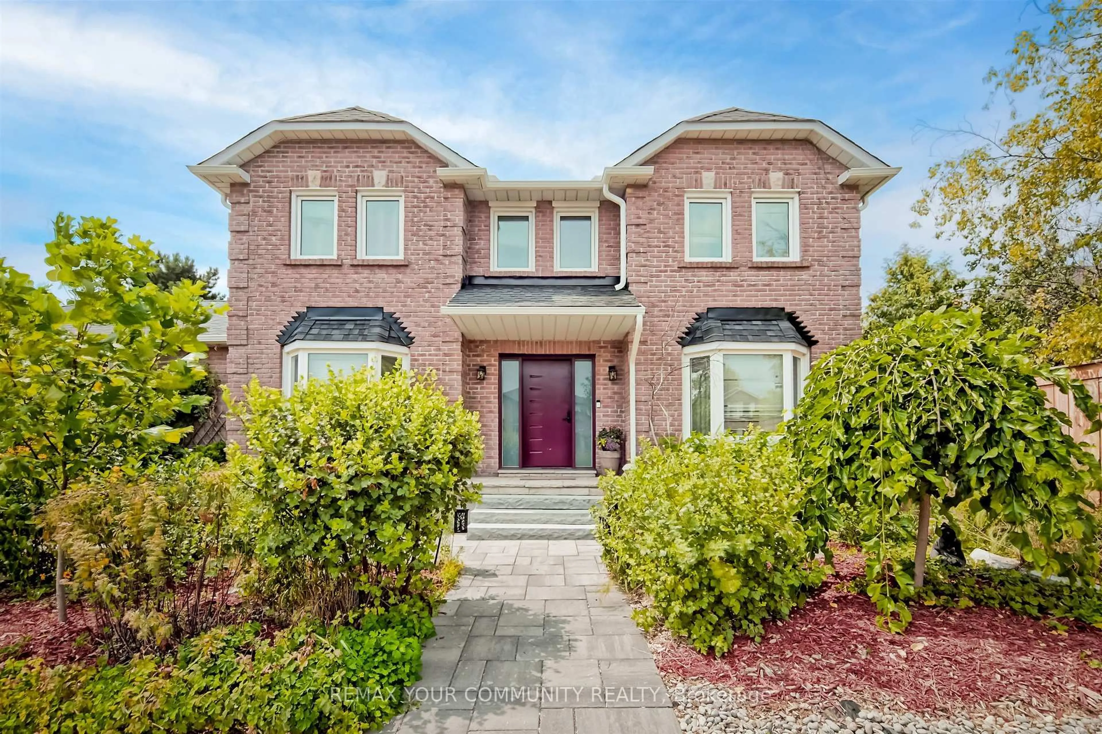 Home with brick exterior material, street for 2 Kirkland Crt, Richmond Hill Ontario L4C 9J1
