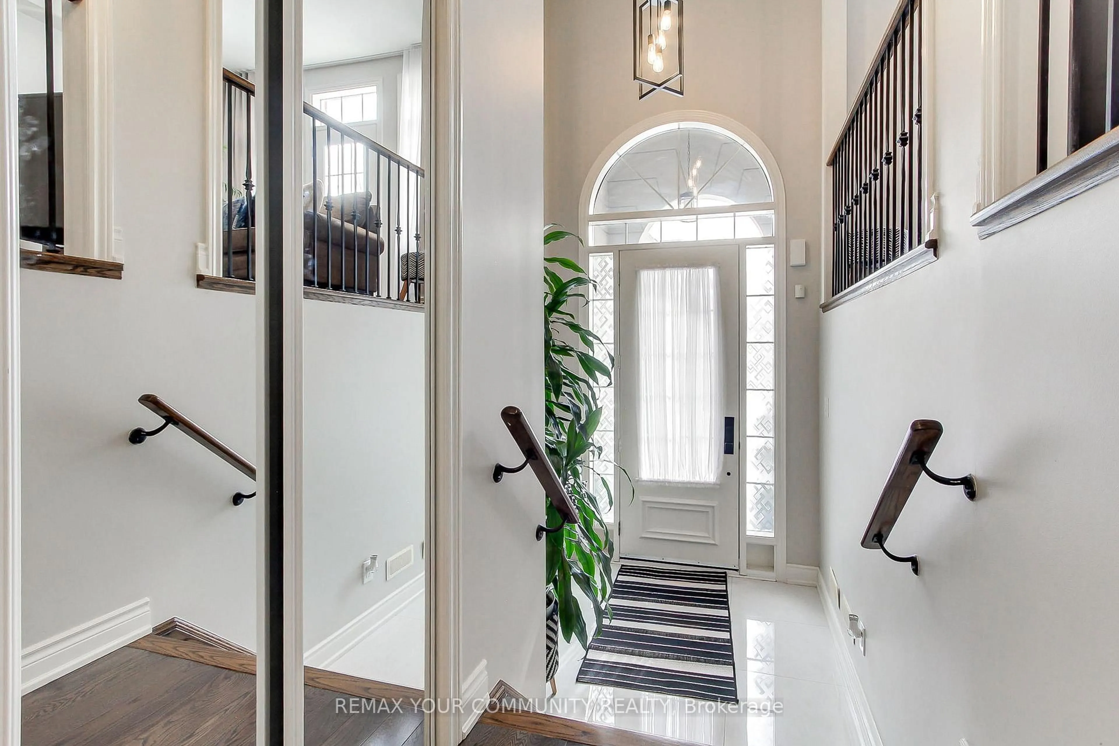 Indoor entryway for 69 Hansard Dr, Vaughan Ontario L4H 0V7