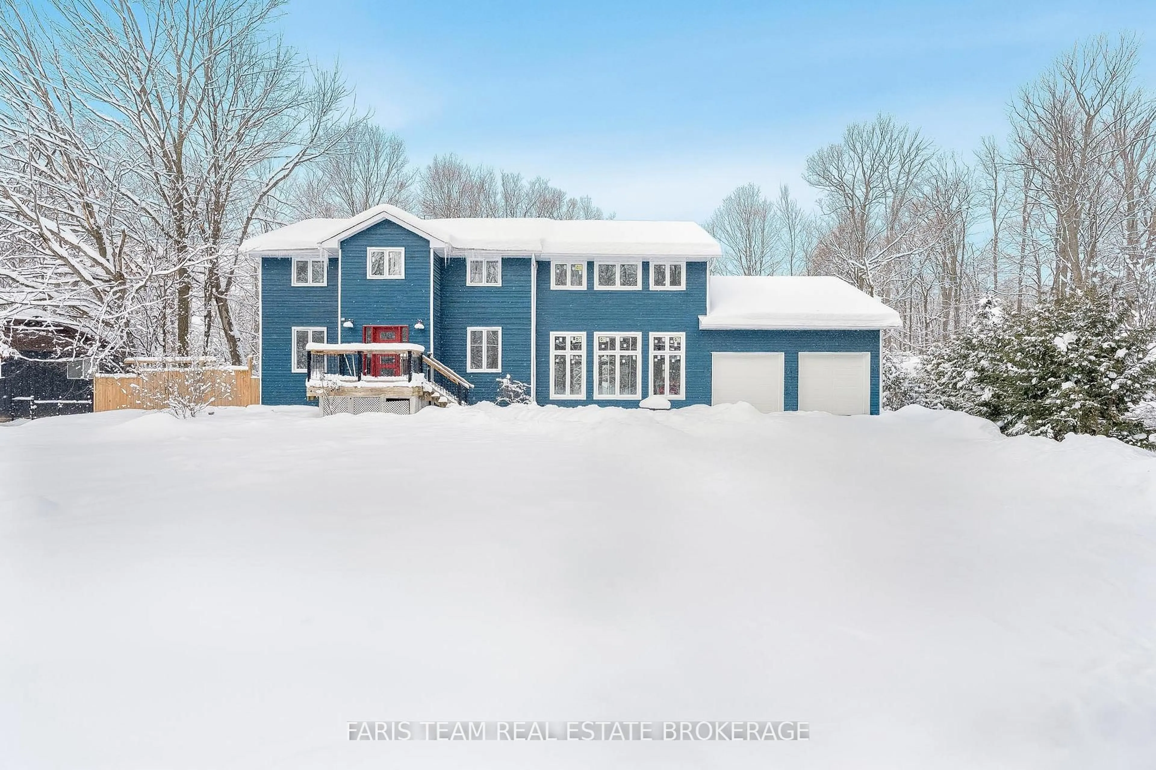 Home with vinyl exterior material, street for 1844 Oakwood Rd, Innisfil Ontario L9S 2W1