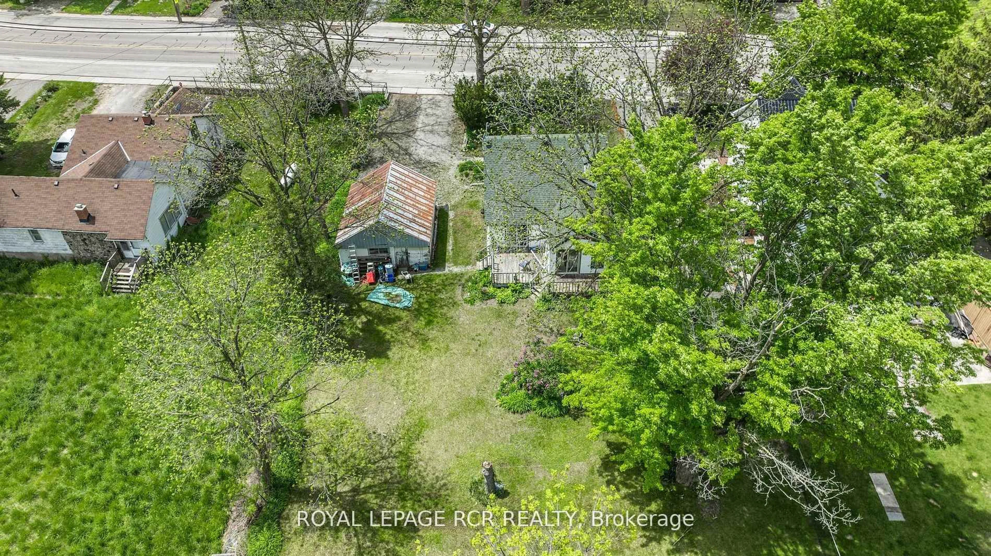 A pic from outside/outdoor area/front of a property/back of a property/a pic from drone, unknown for 20377 Leslie St, East Gwillimbury Ontario L0G 1R0