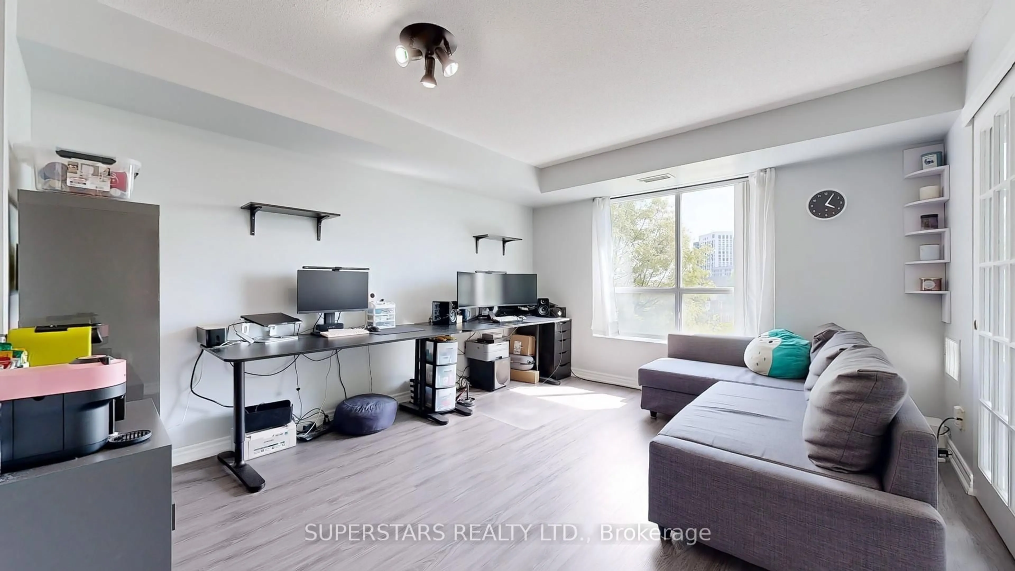 Living room with furniture, wood/laminate floor for 3 Ellesmere St #217, Richmond Hill Ontario L4B 4N2