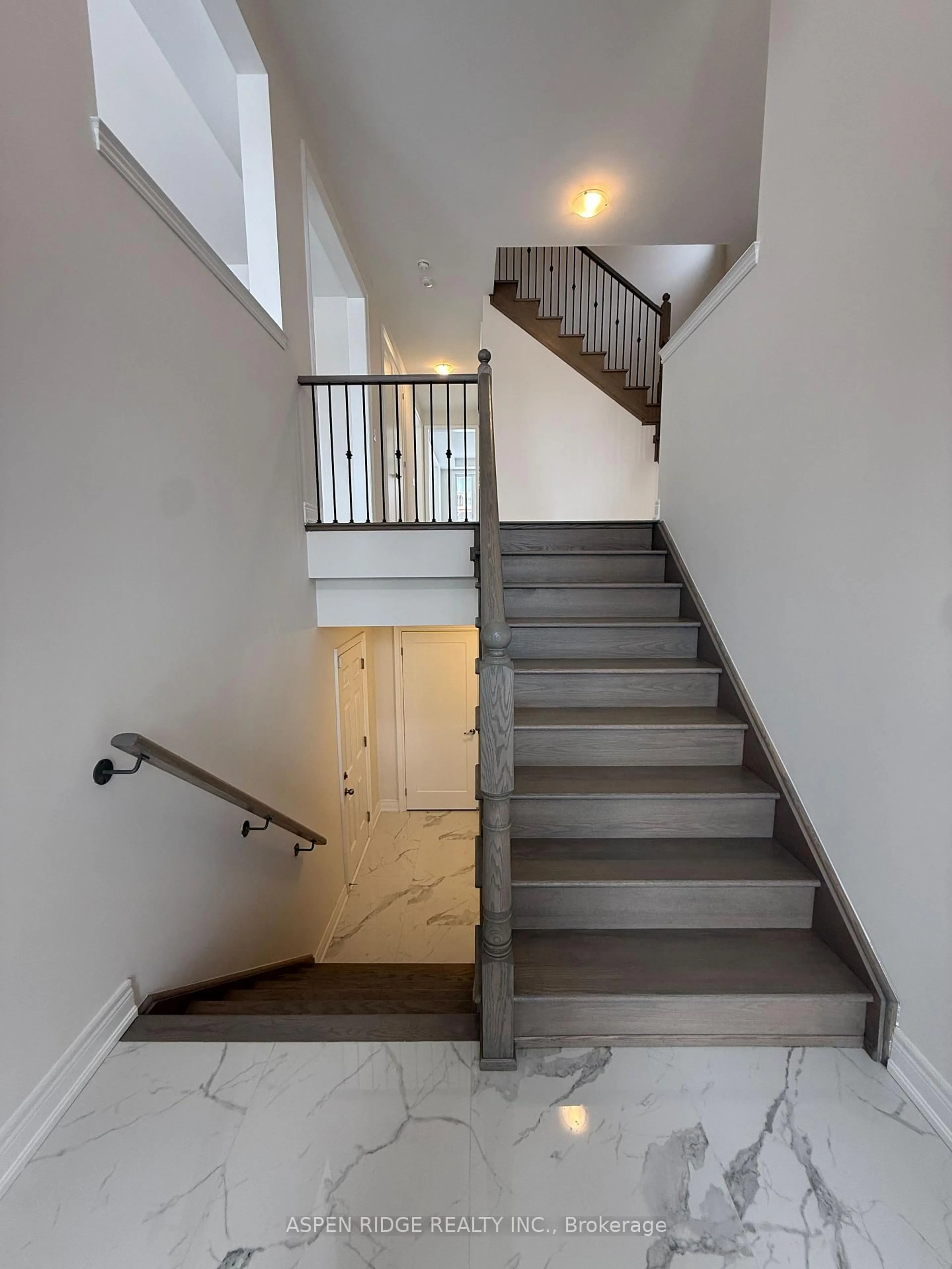 Stairs for 173 Rowe St, Bradford West Gwillimbury Ontario L3Z 4N2
