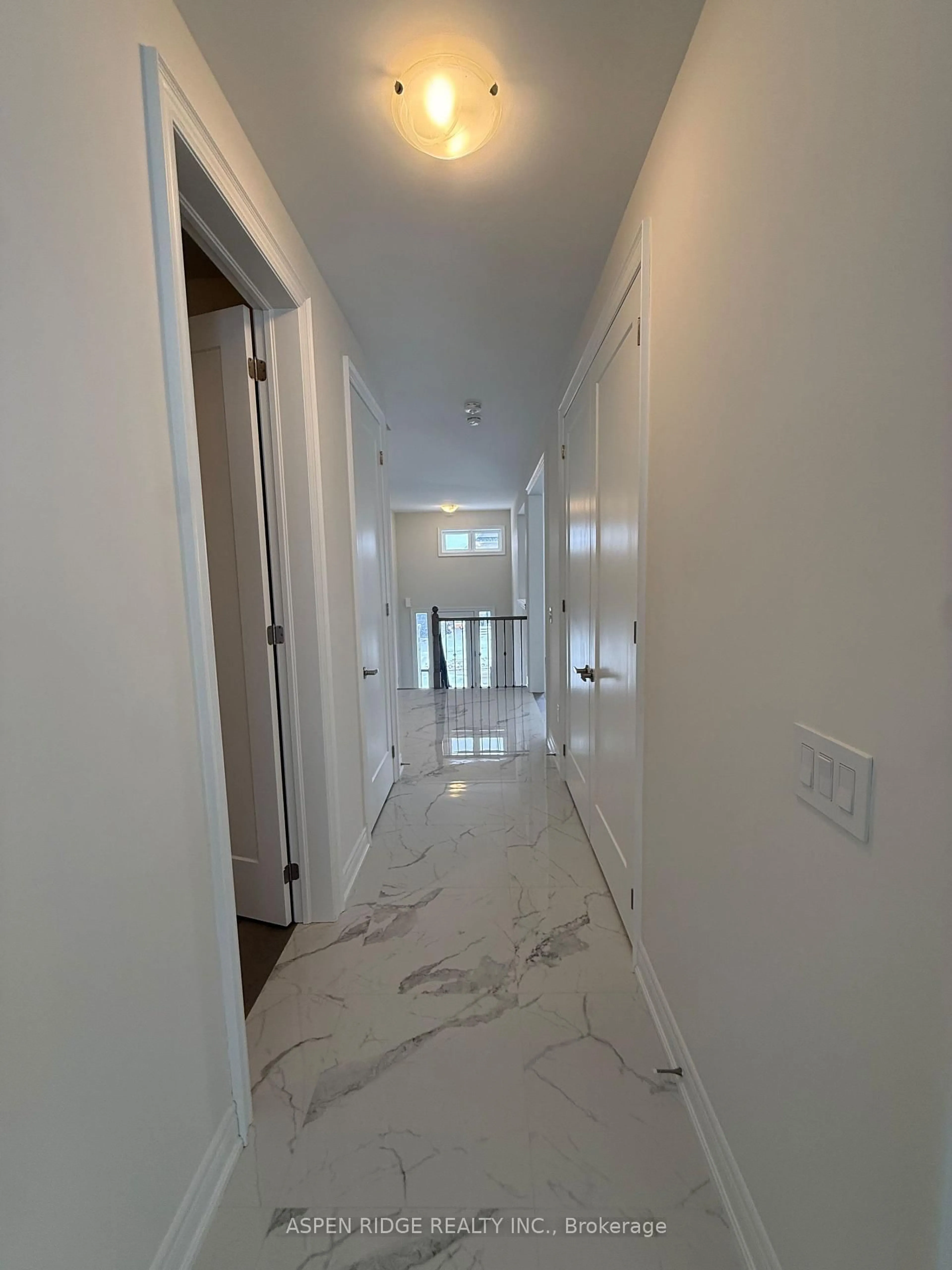 Indoor foyer for 173 Rowe St, Bradford West Gwillimbury Ontario L3Z 4N2