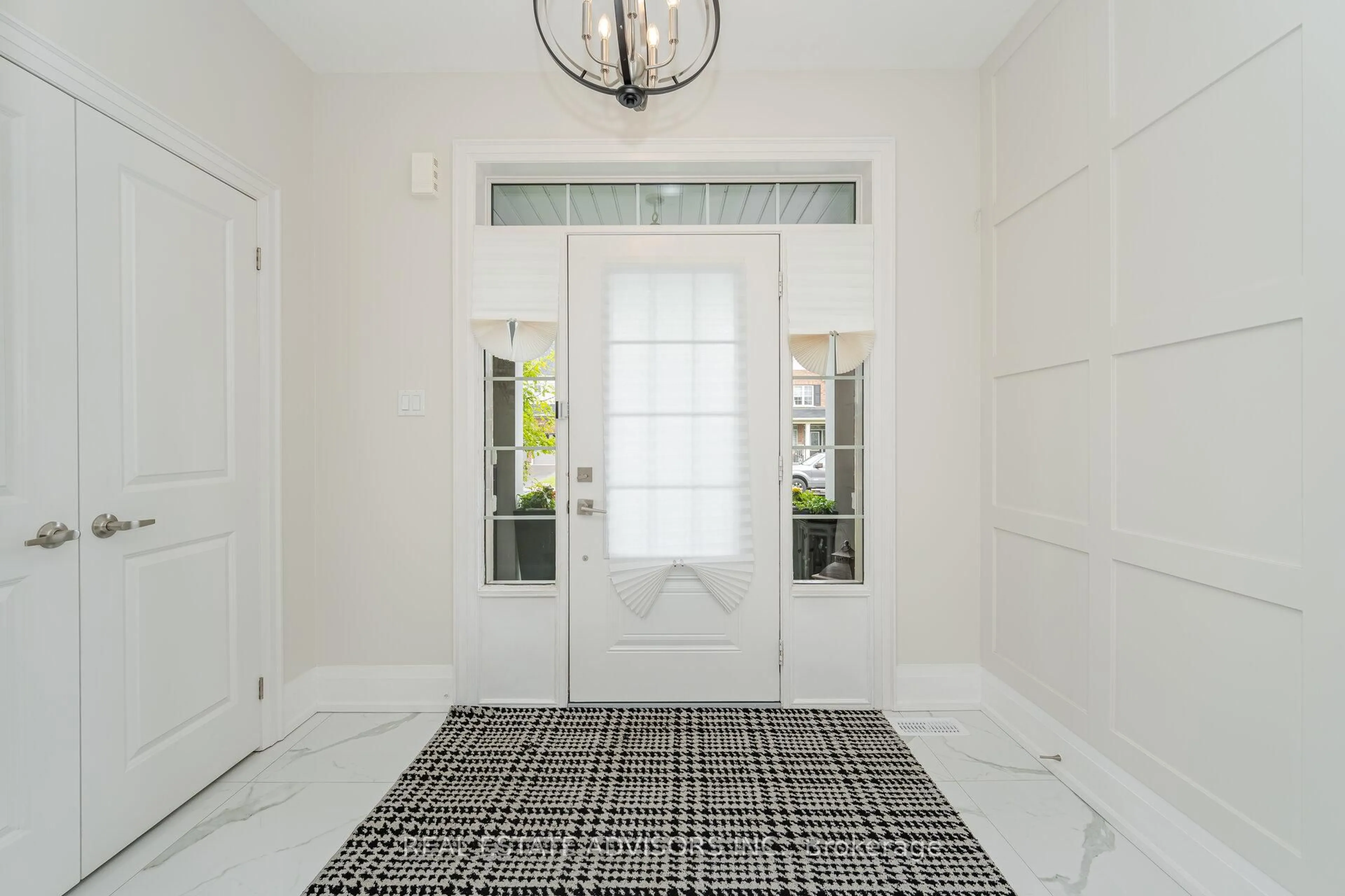 Indoor entryway for 81 Pridham Pl, New Tecumseth Ontario L0G 1W0