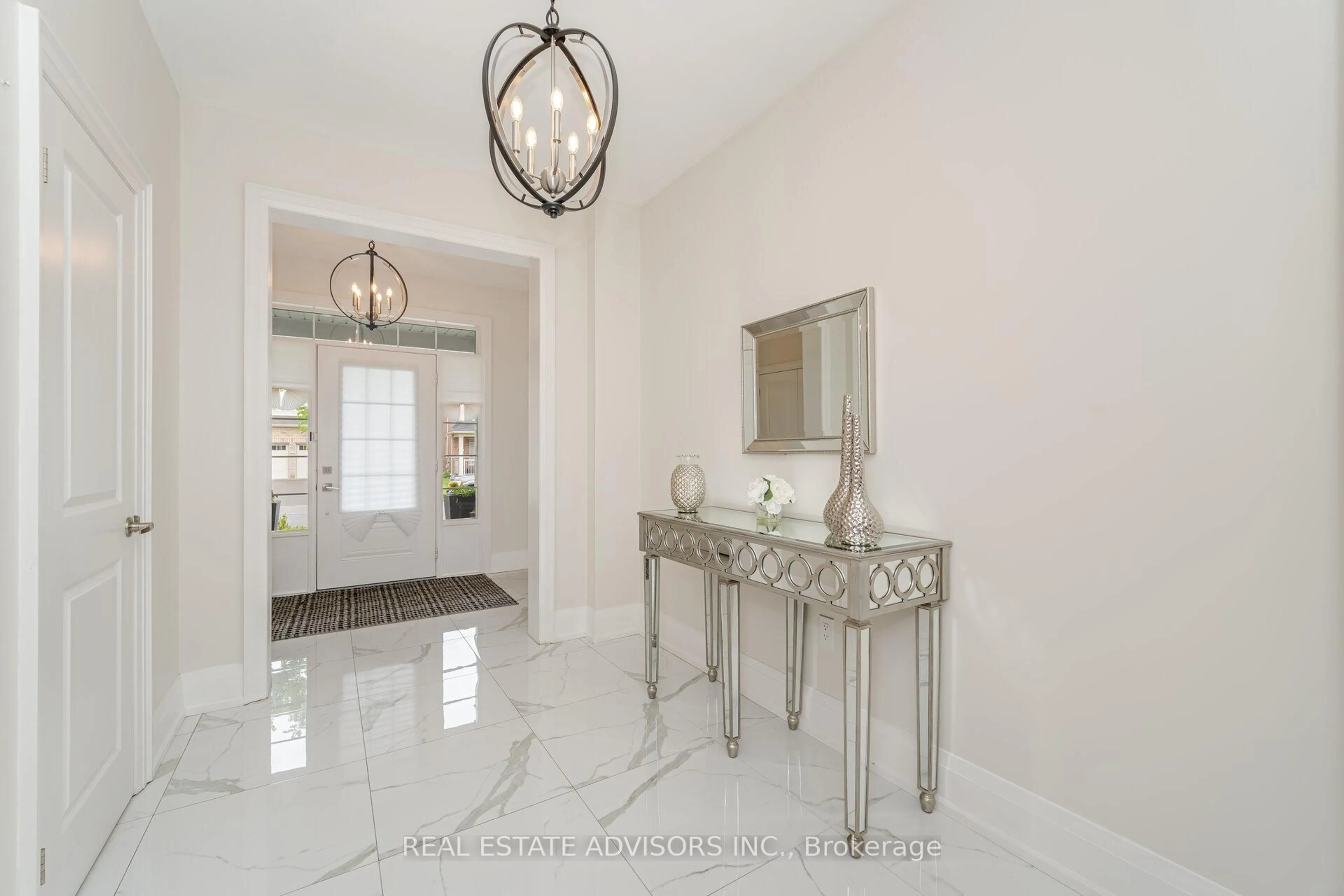 Indoor entryway for 81 Pridham Pl, New Tecumseth Ontario L0G 1W0