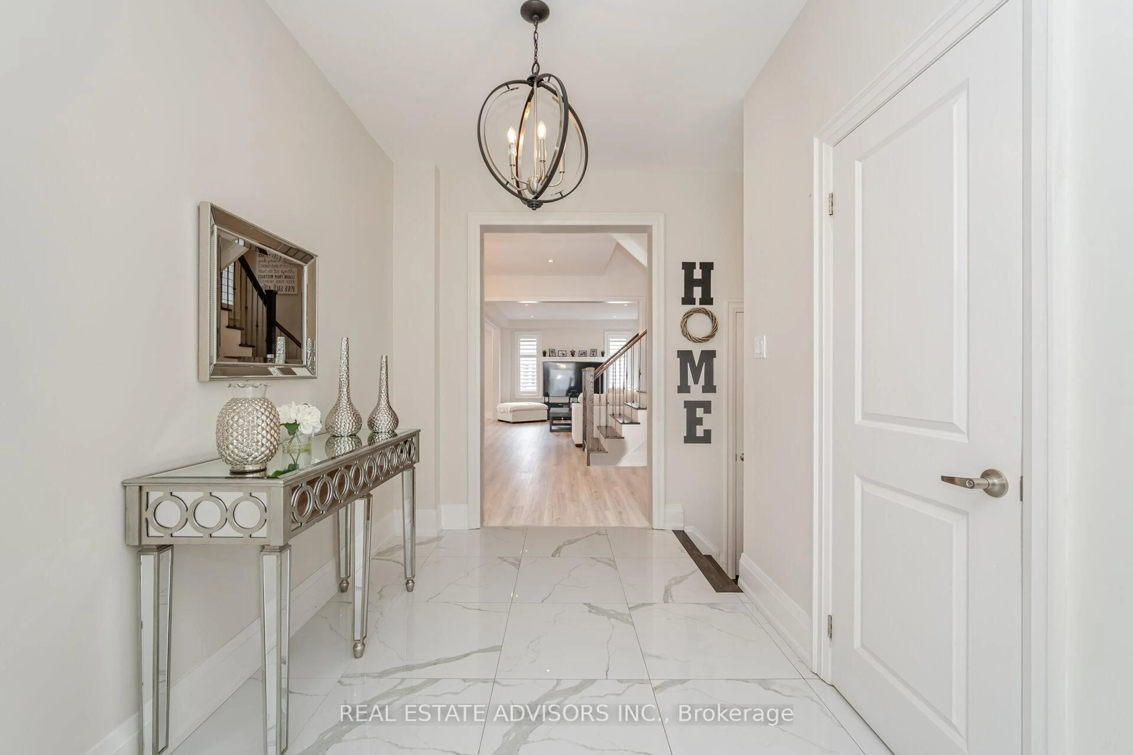 Indoor entryway for 81 Pridham Pl, New Tecumseth Ontario L0G 1W0