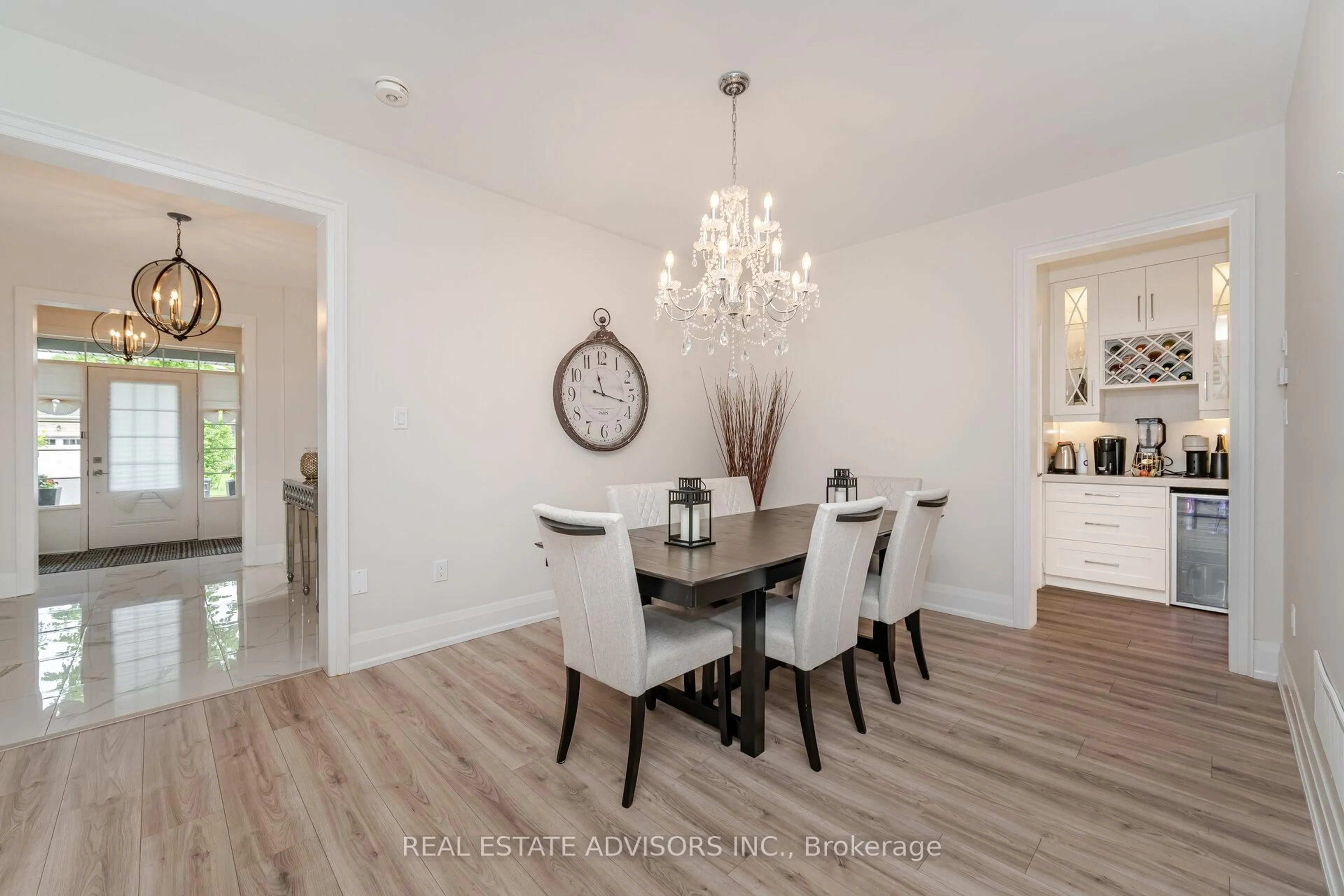 Dining room, wood/laminate floor for 81 Pridham Pl, New Tecumseth Ontario L0G 1W0