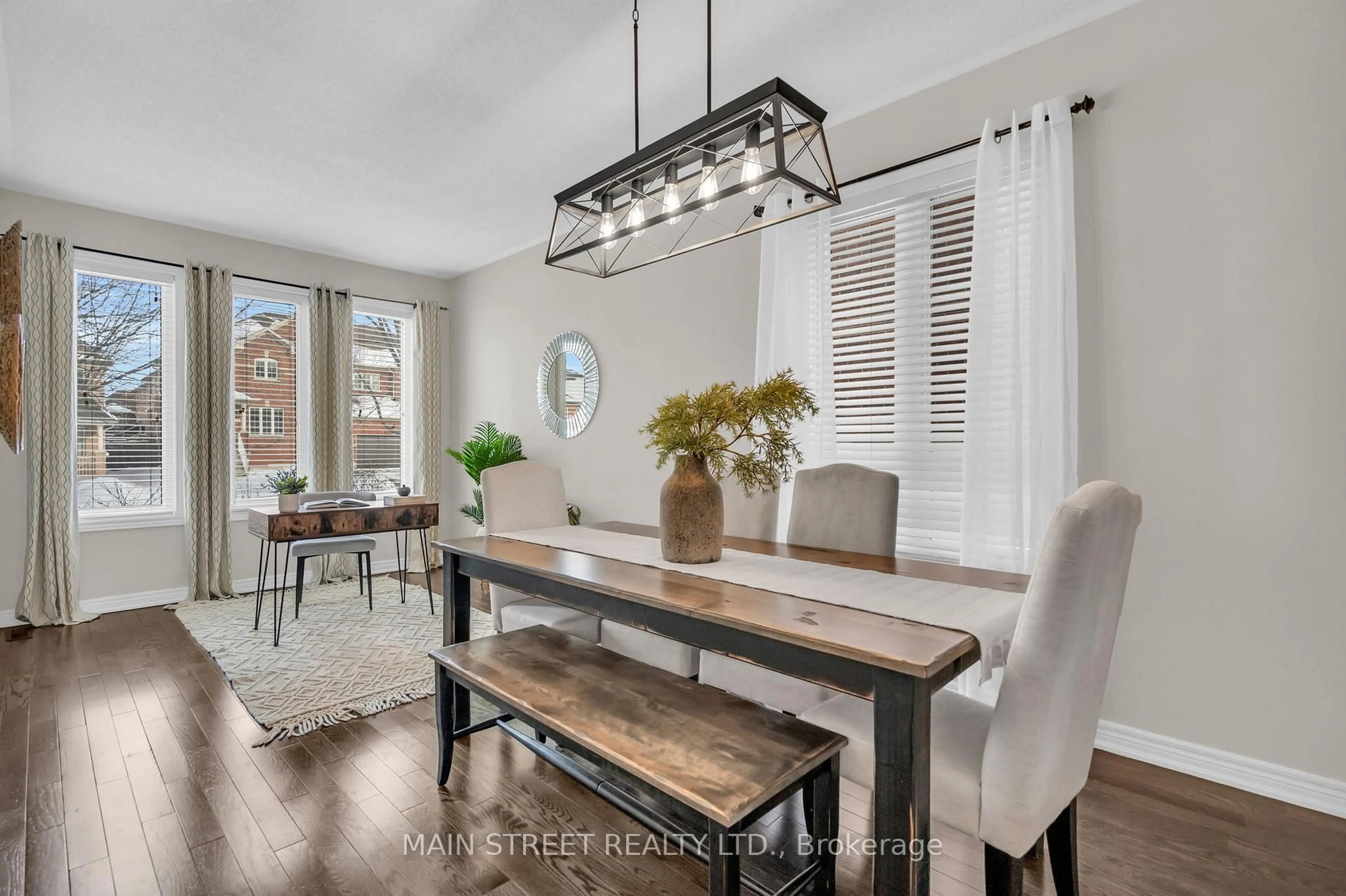 Dining room, unknown for 382 Conover Ave, Aurora Ontario L4G 0J1