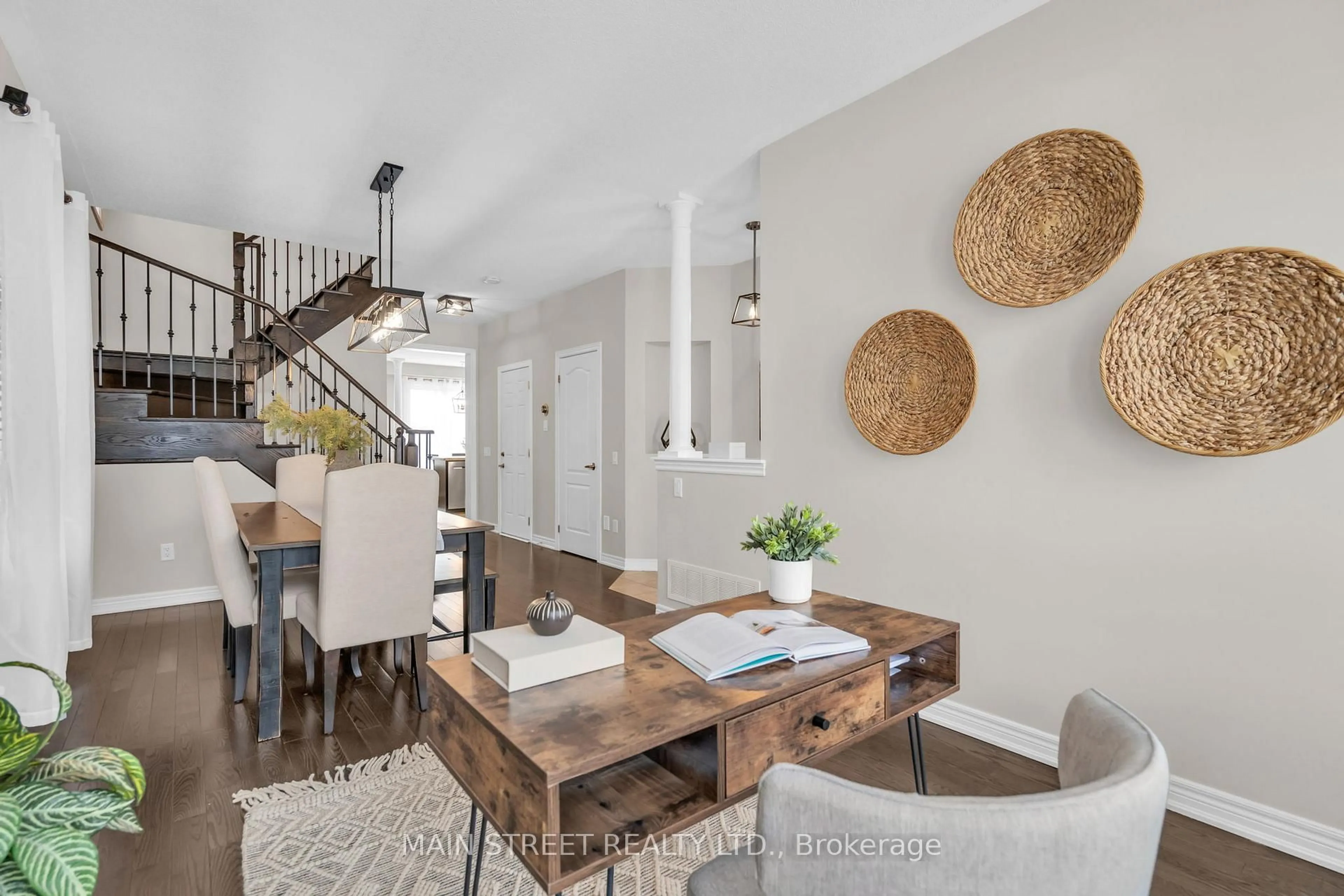 Dining room, unknown for 382 Conover Ave, Aurora Ontario L4G 0J1