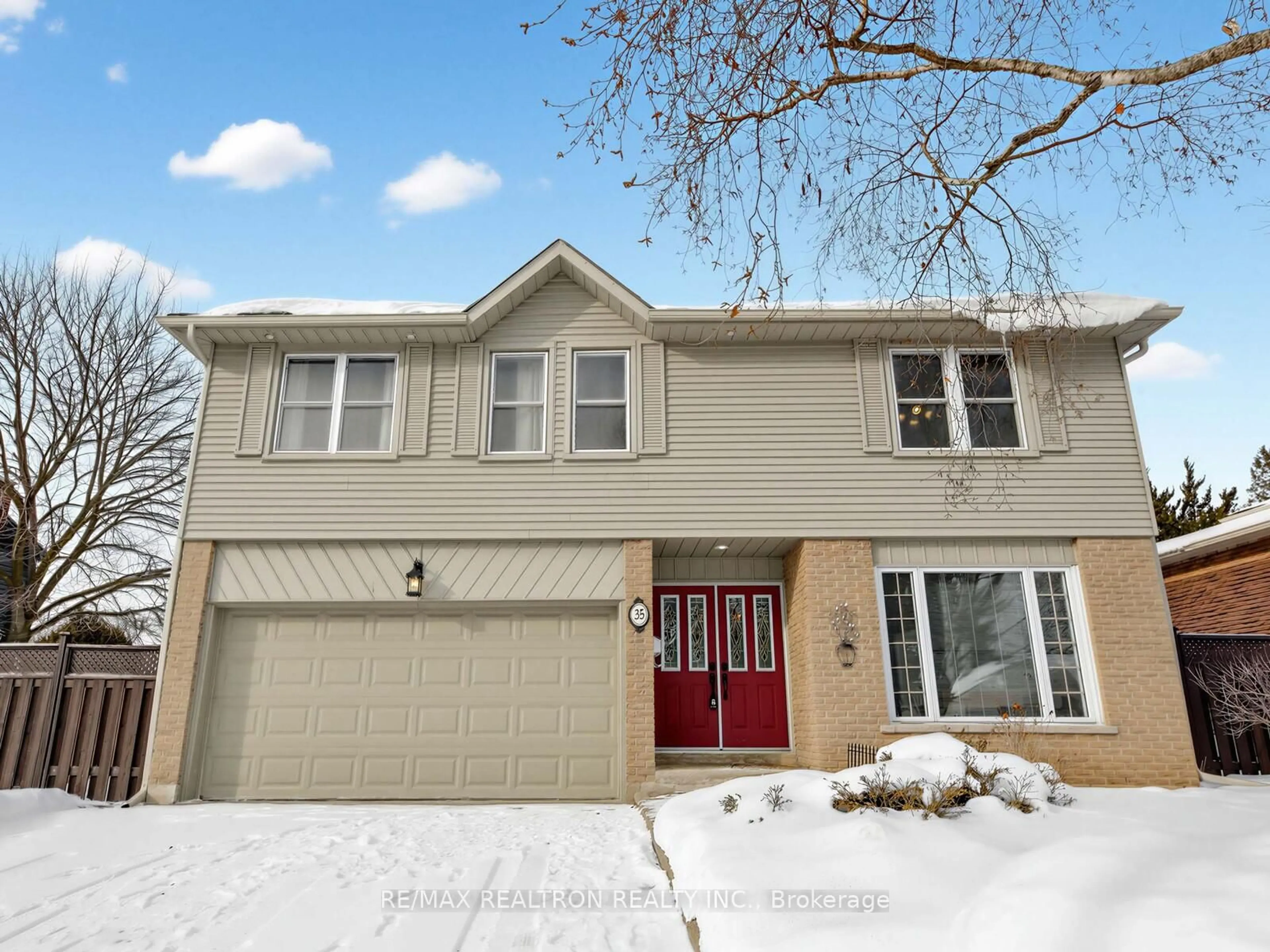 Home with vinyl exterior material, street for 35 Sir Galahad Pl, Markham Ontario L3P 3K7