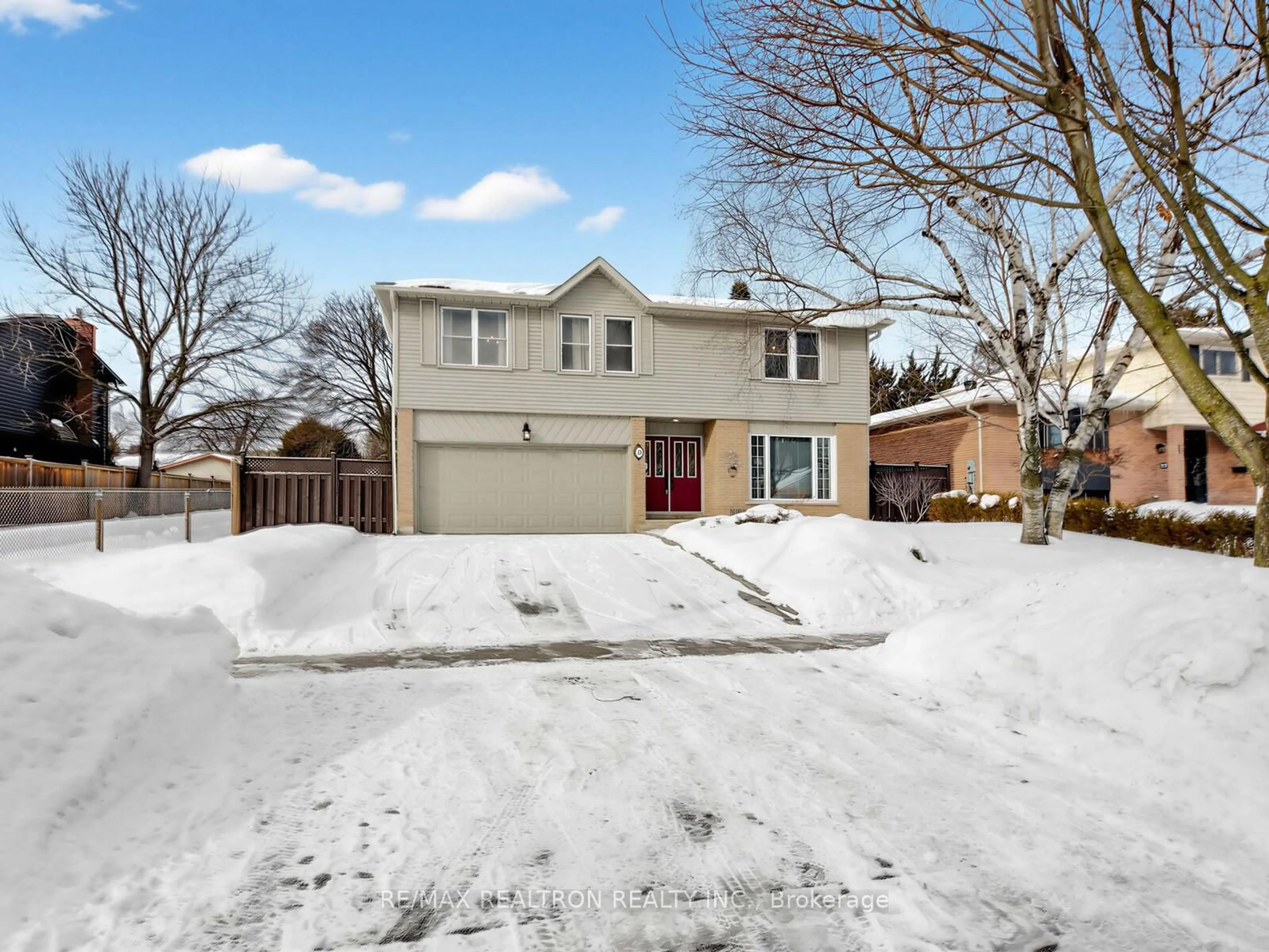 A pic from outside/outdoor area/front of a property/back of a property/a pic from drone, street for 35 Sir Galahad Pl, Markham Ontario L3P 3K7