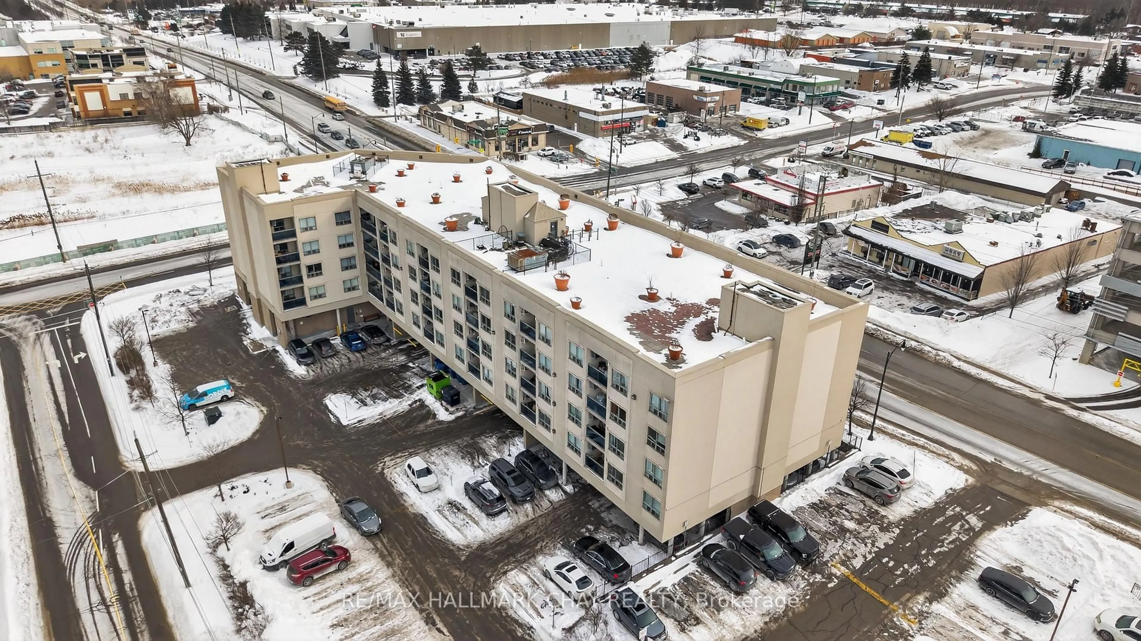 A pic from outside/outdoor area/front of a property/back of a property/a pic from drone, building for 160 Wellington St #508, Aurora Ontario L4G 1J3