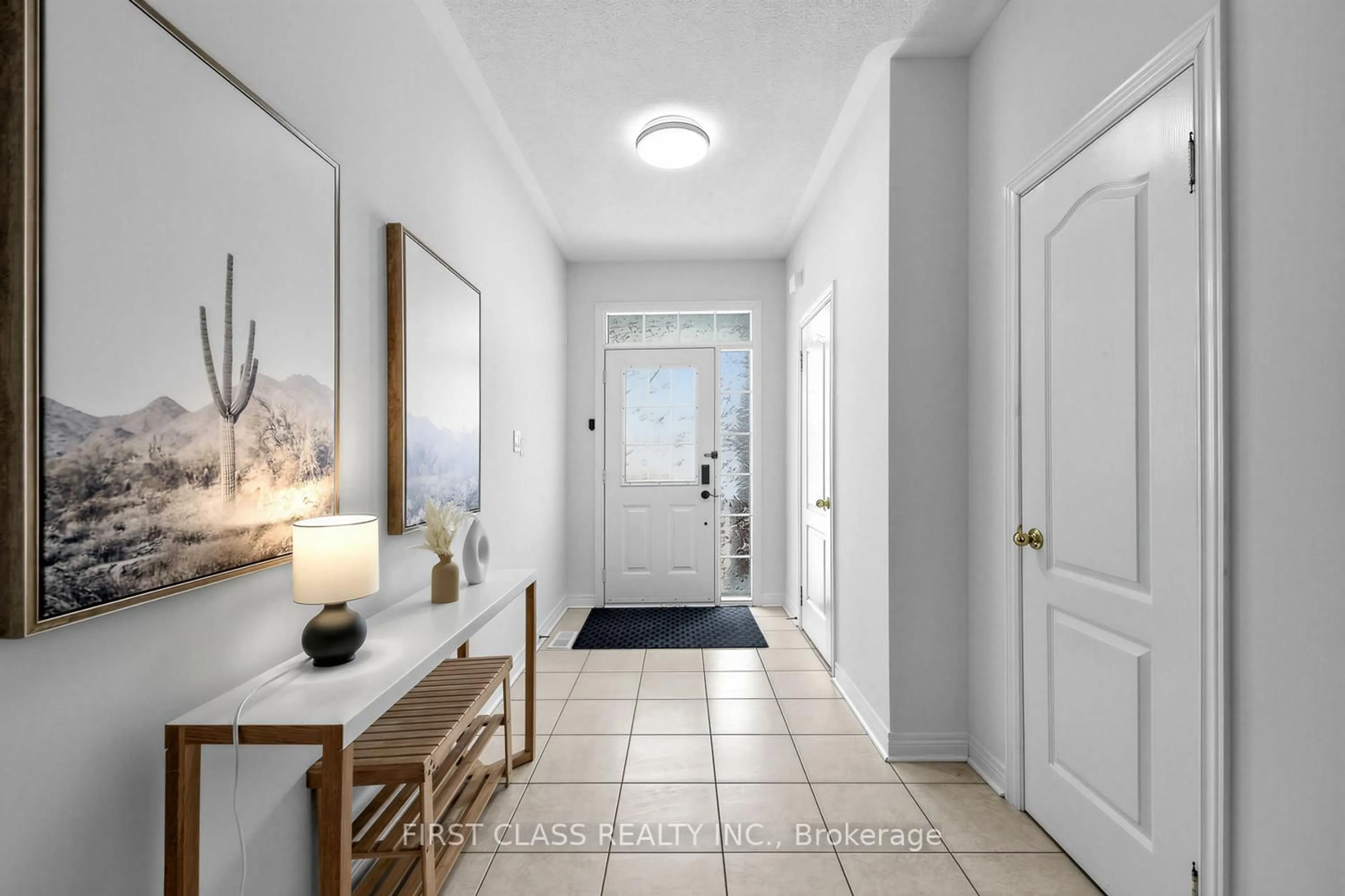 Indoor entryway for 8 Townwood Dr #36, Richmond Hill Ontario L4E 4Y3