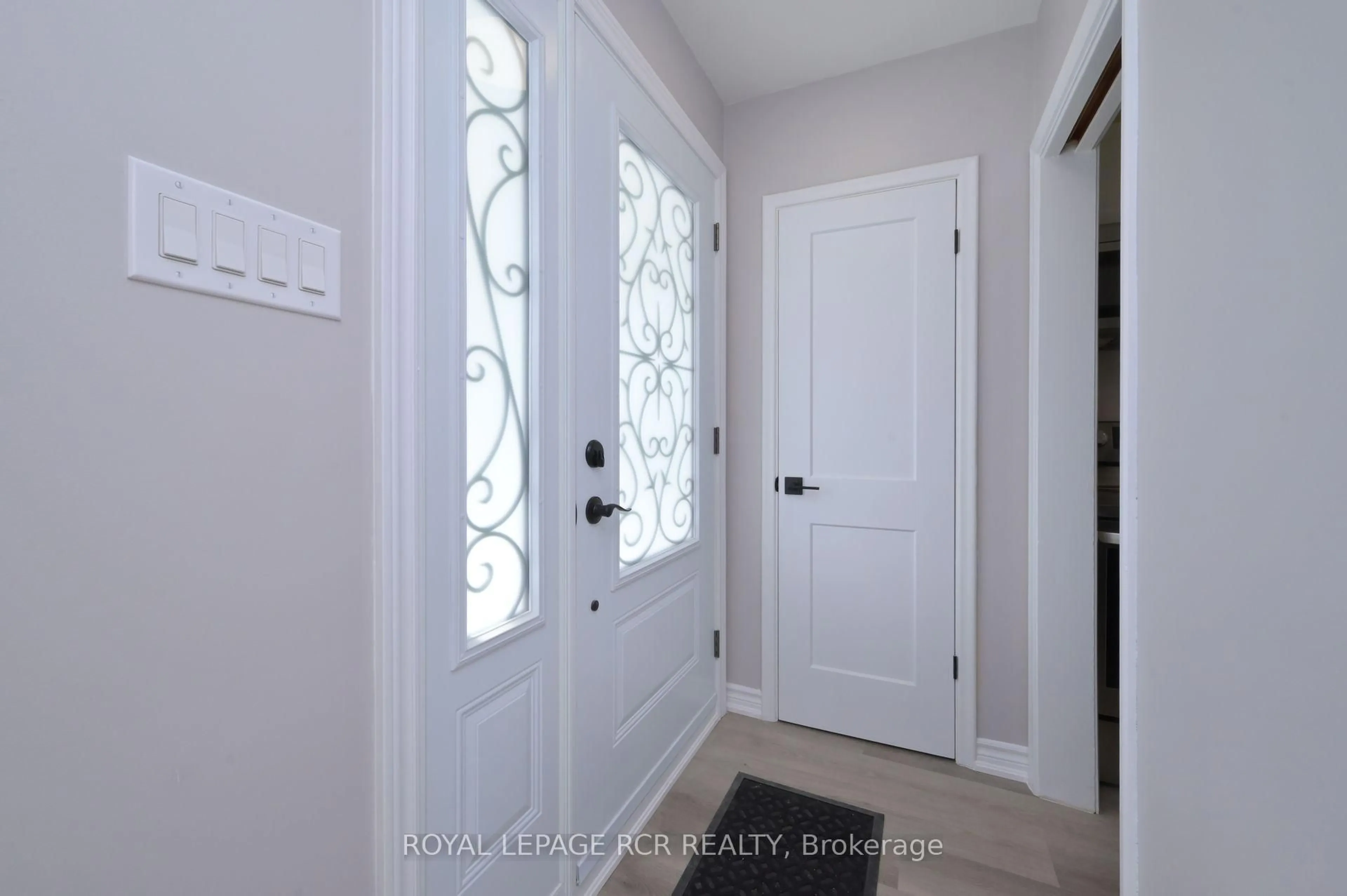 Indoor entryway for 62 Nelson St, New Tecumseth Ontario L0M 1A0