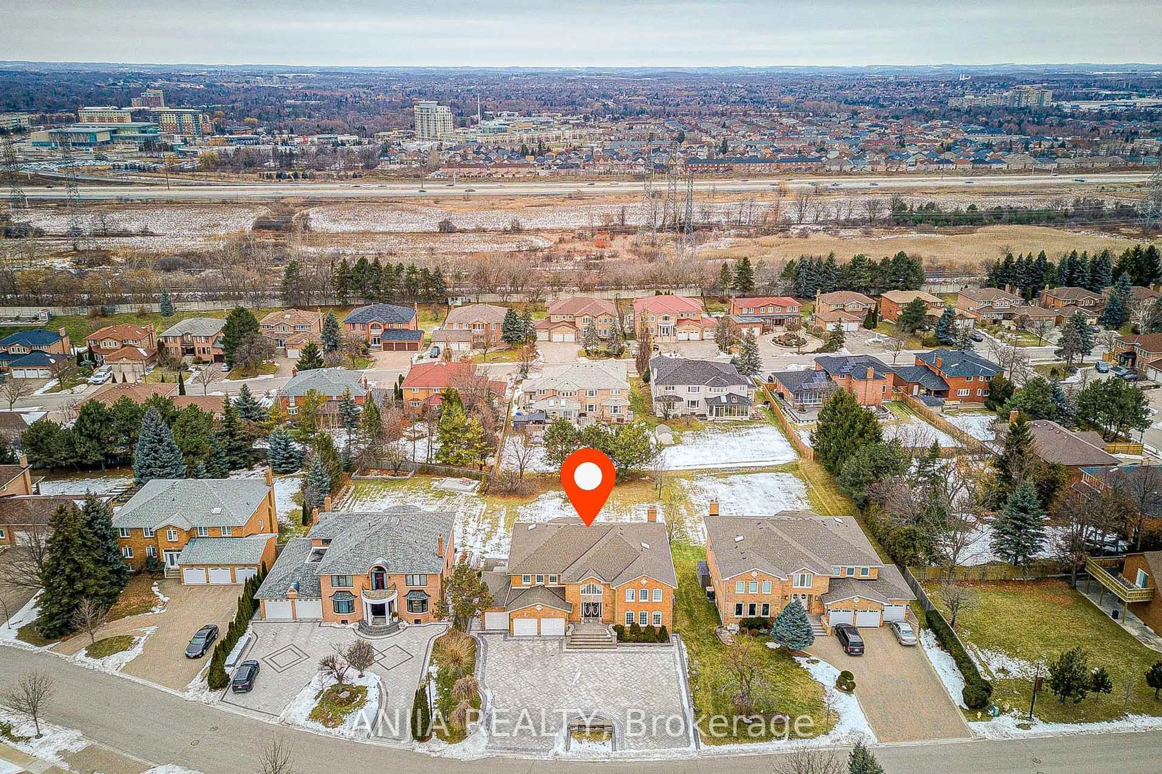 A pic from outside/outdoor area/front of a property/back of a property/a pic from drone, unknown for 145 Beckenridge Dr, Markham Ontario L3S 2T9