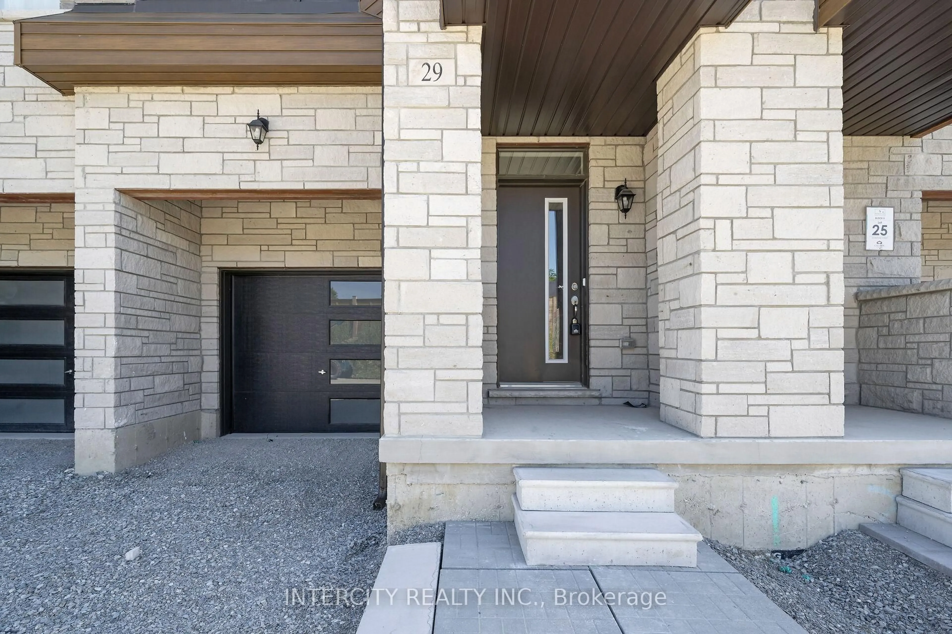 Indoor entryway for 29 Drainie St, Vaughan Ontario L4H 5J3