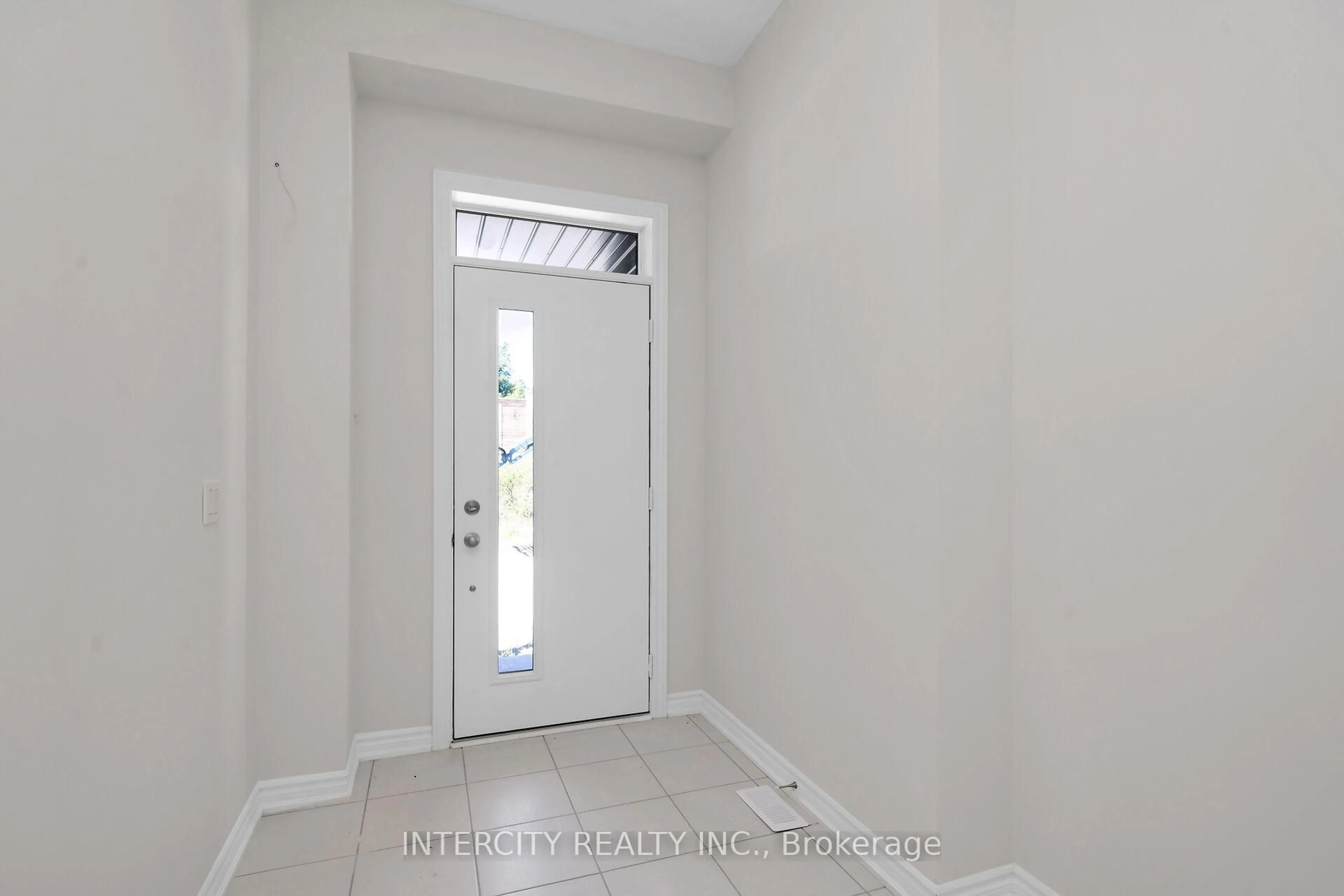 Indoor entryway for 29 Drainie St, Vaughan Ontario L4H 5J3