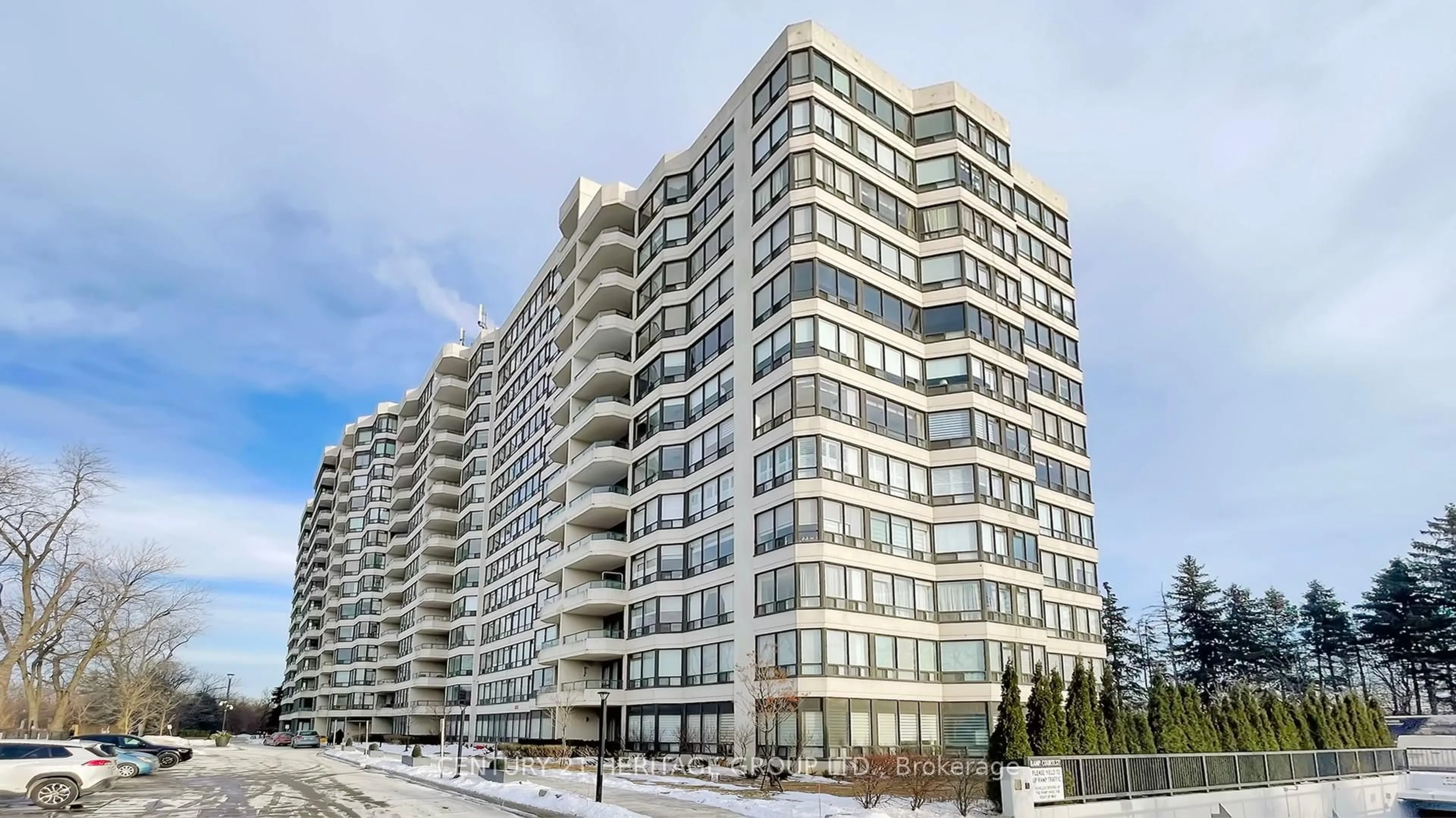 Blurry image for 8501 Bayview Ave #418, Richmond Hill Ontario L4B 3J7