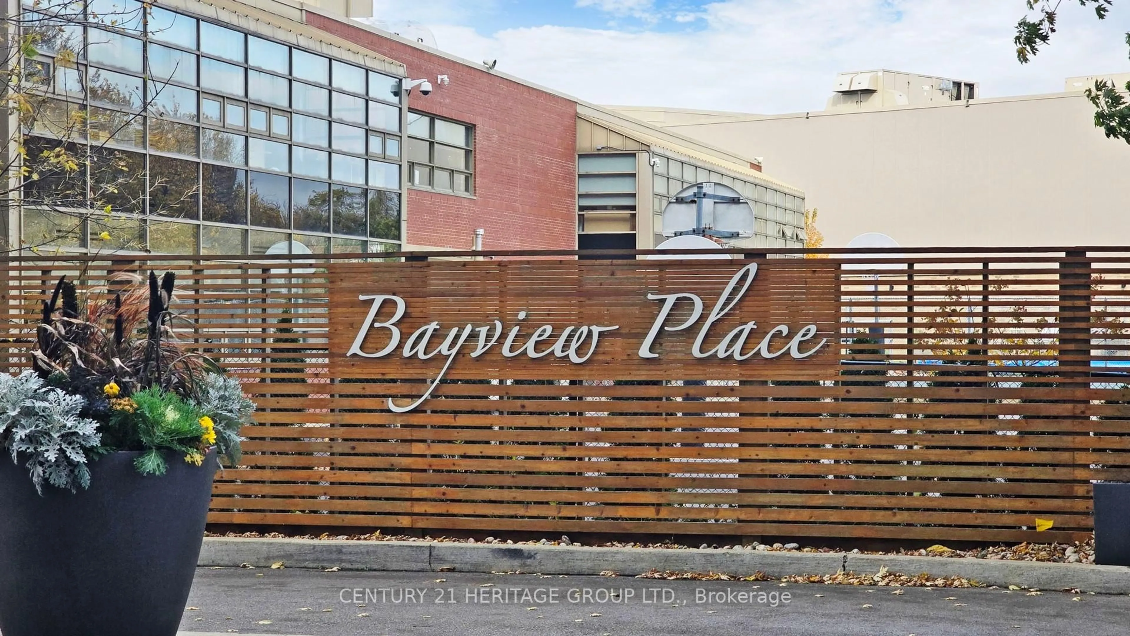 Indoor foyer for 8501 Bayview Ave #418, Richmond Hill Ontario L4B 3J7