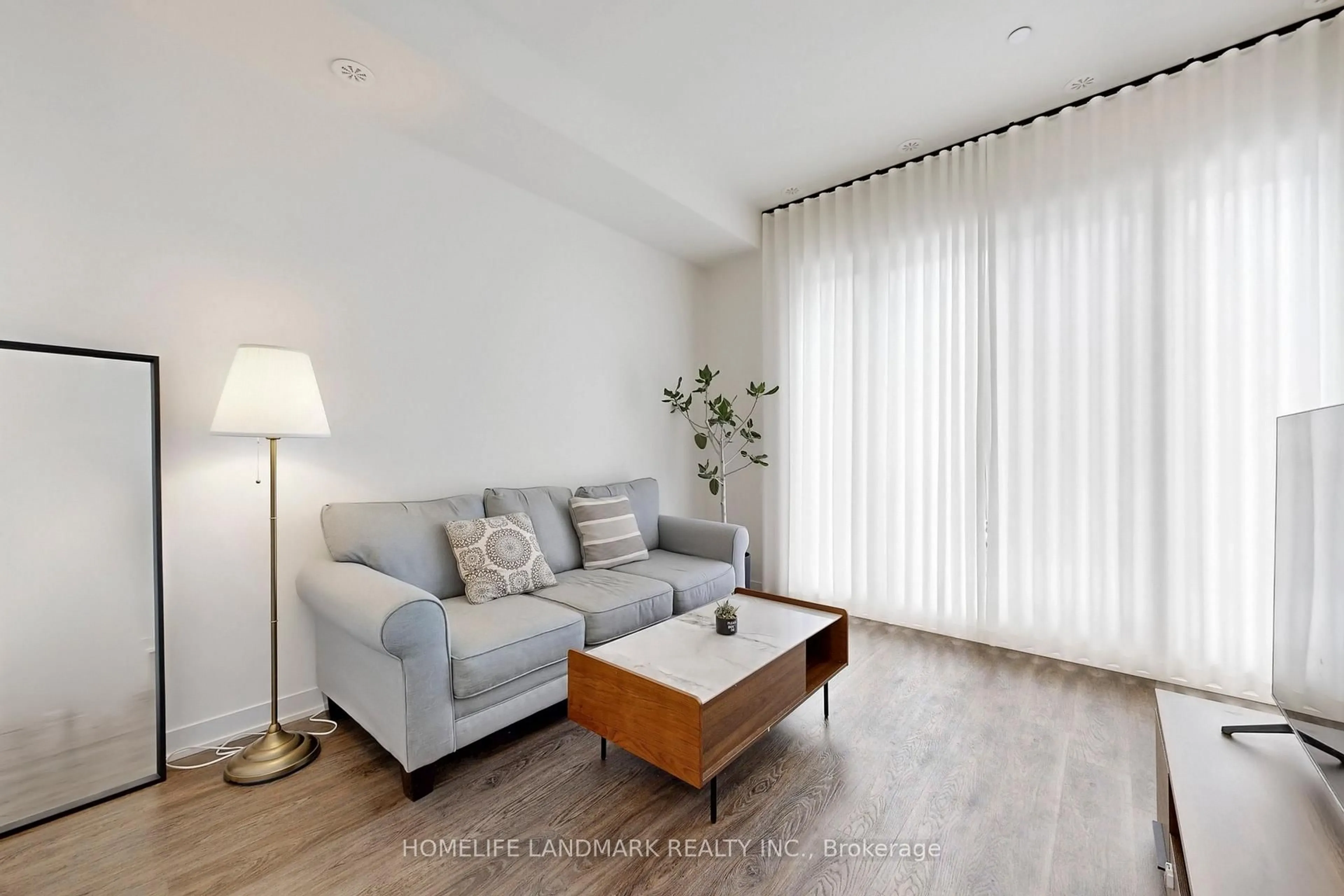 Living room with furniture, wood/laminate floor for 7 Steckley House Lane #614, Richmond Hill Ontario L4S 0N2