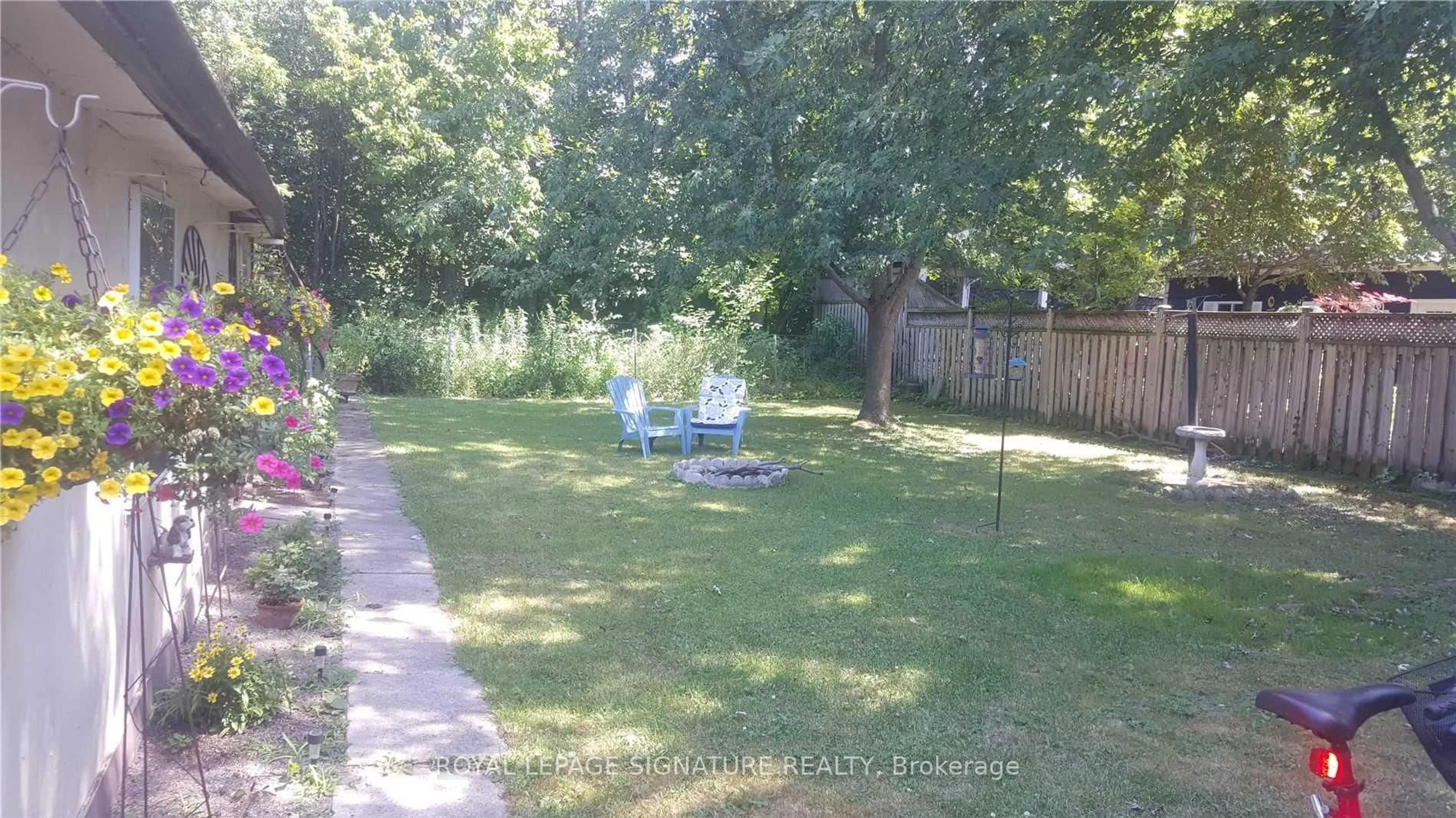 A pic from outside/outdoor area/front of a property/back of a property/a pic from drone, unknown for 54 Farley Circ, Georgina Ontario L0E 1S0