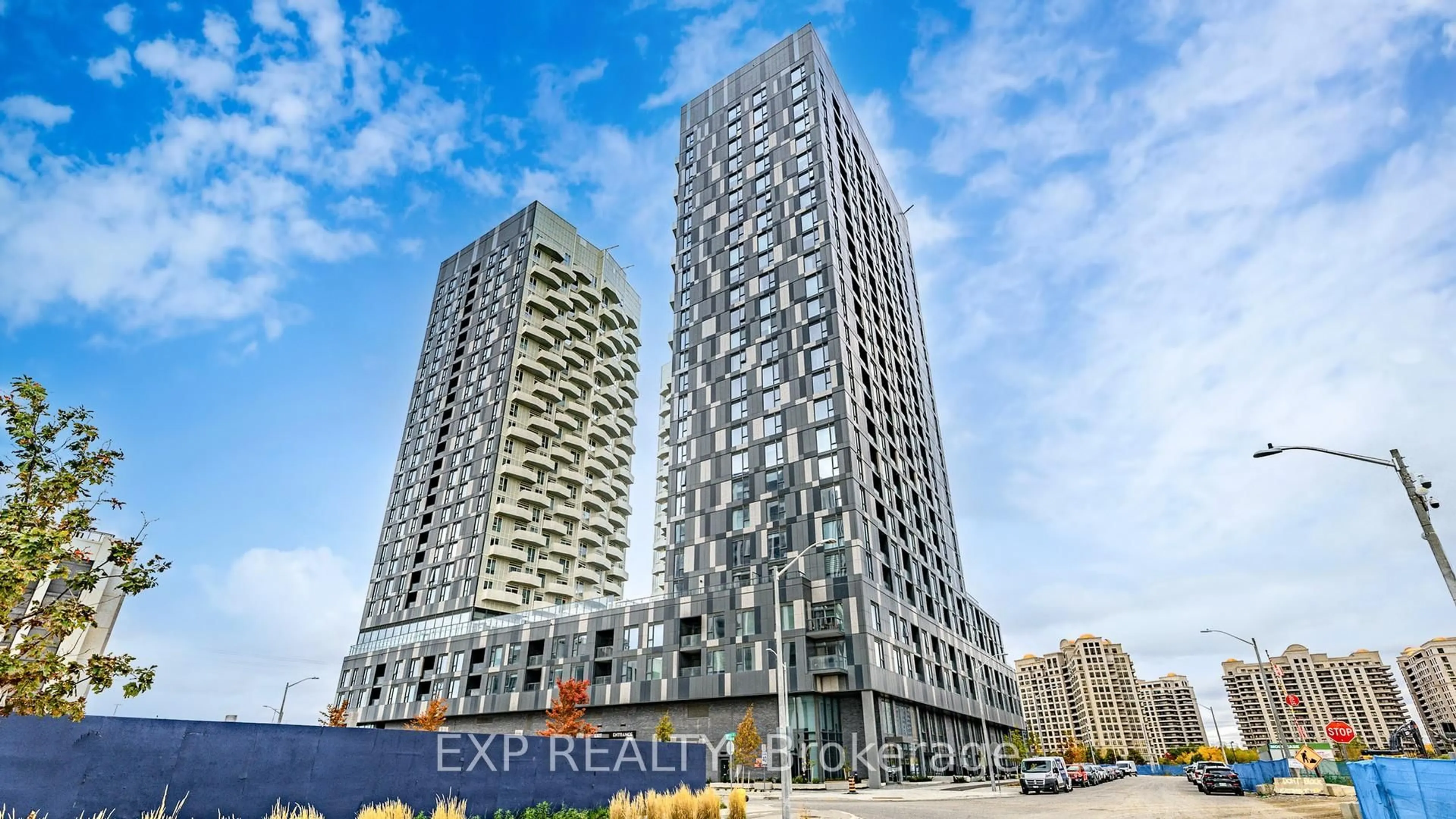 Indoor foyer for 10 Abeja St, Vaughan Ontario L4K 0R5