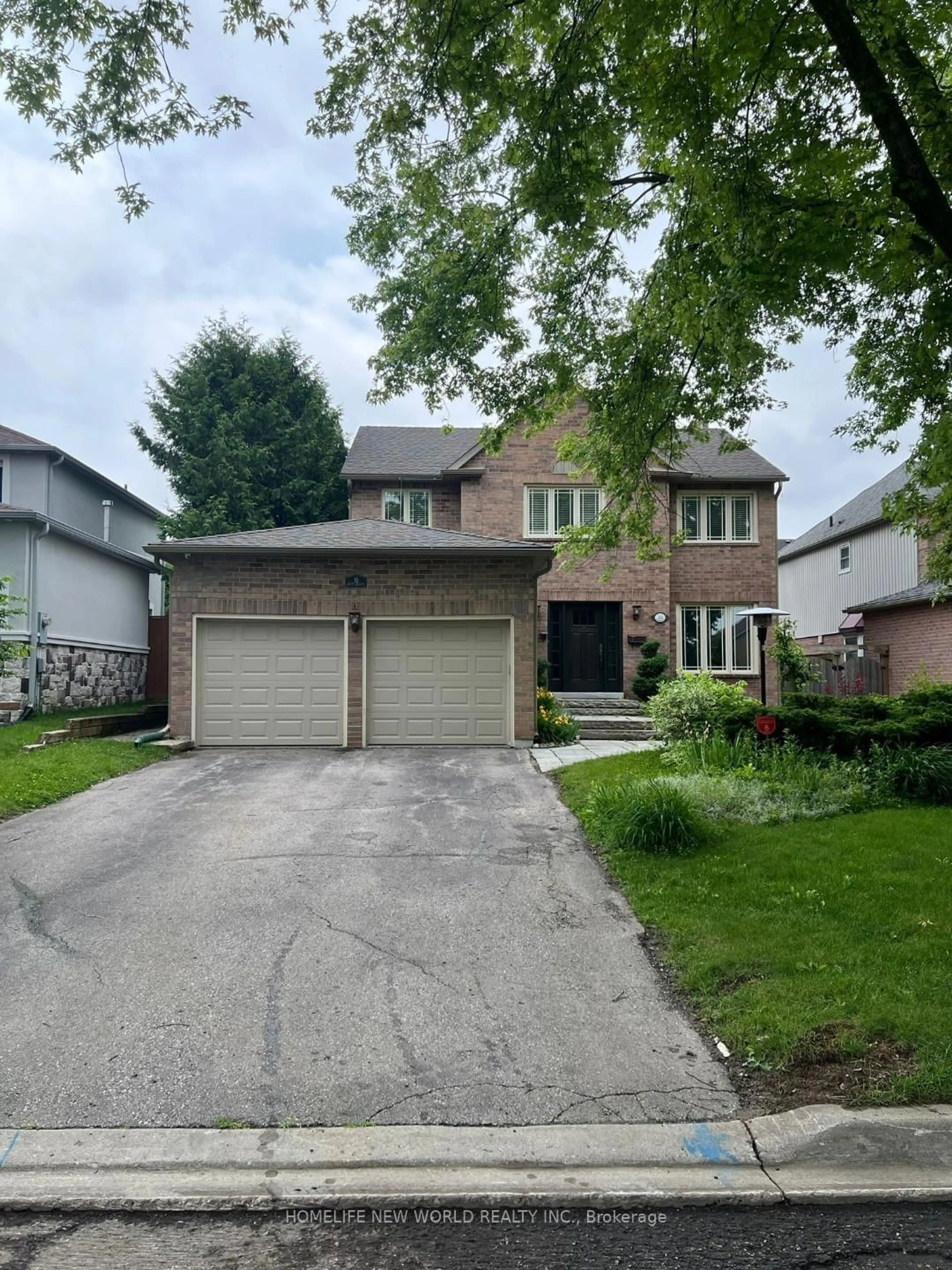 Home with brick exterior material, street for 33 Beatty Cres, Aurora Ontario L4G 5V3