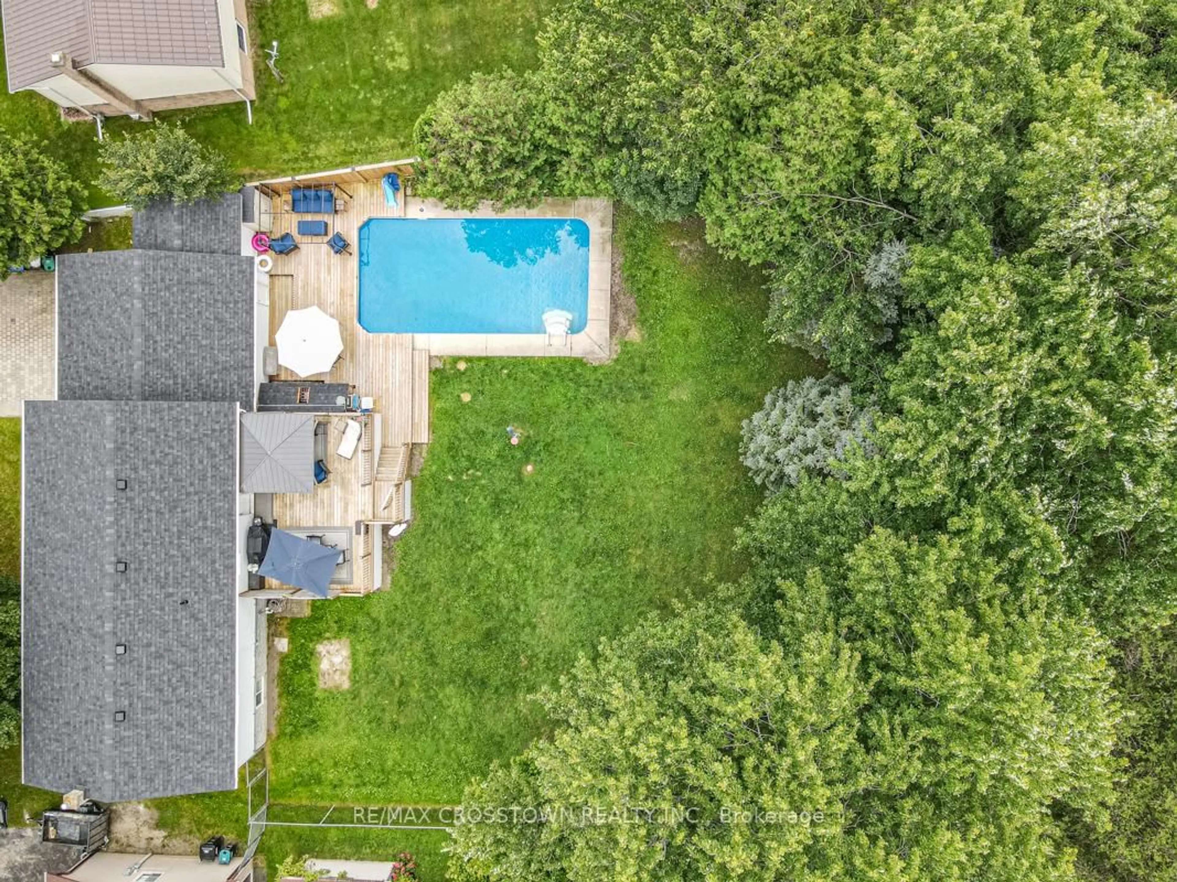 A pic from outside/outdoor area/front of a property/back of a property/a pic from drone, water/lake/river/ocean view for 226 Thornton Ave, Essa Ontario L0L 2N0