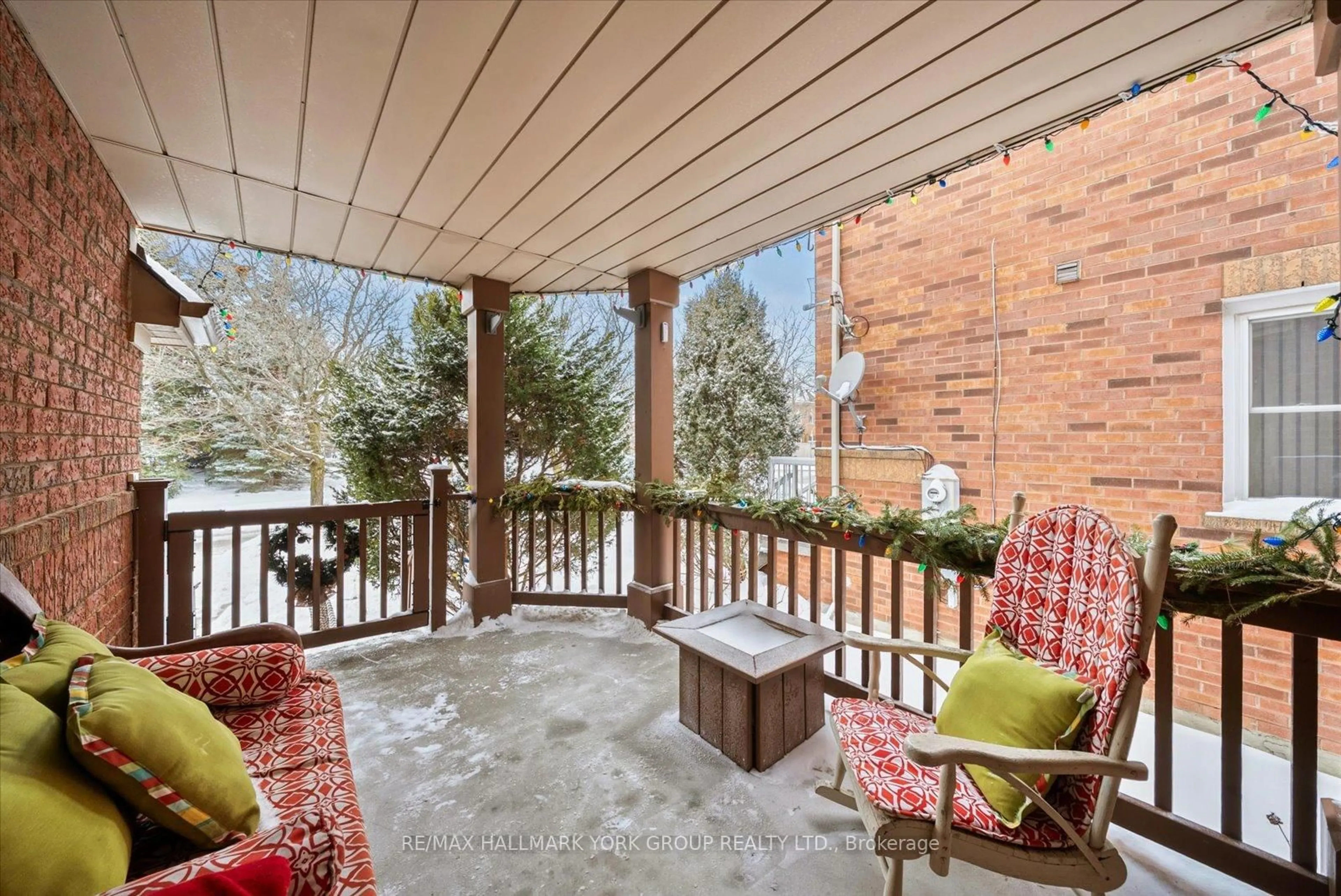 Patio, unknown for 11 Snedden Ave, Aurora Ontario L4G 7J6