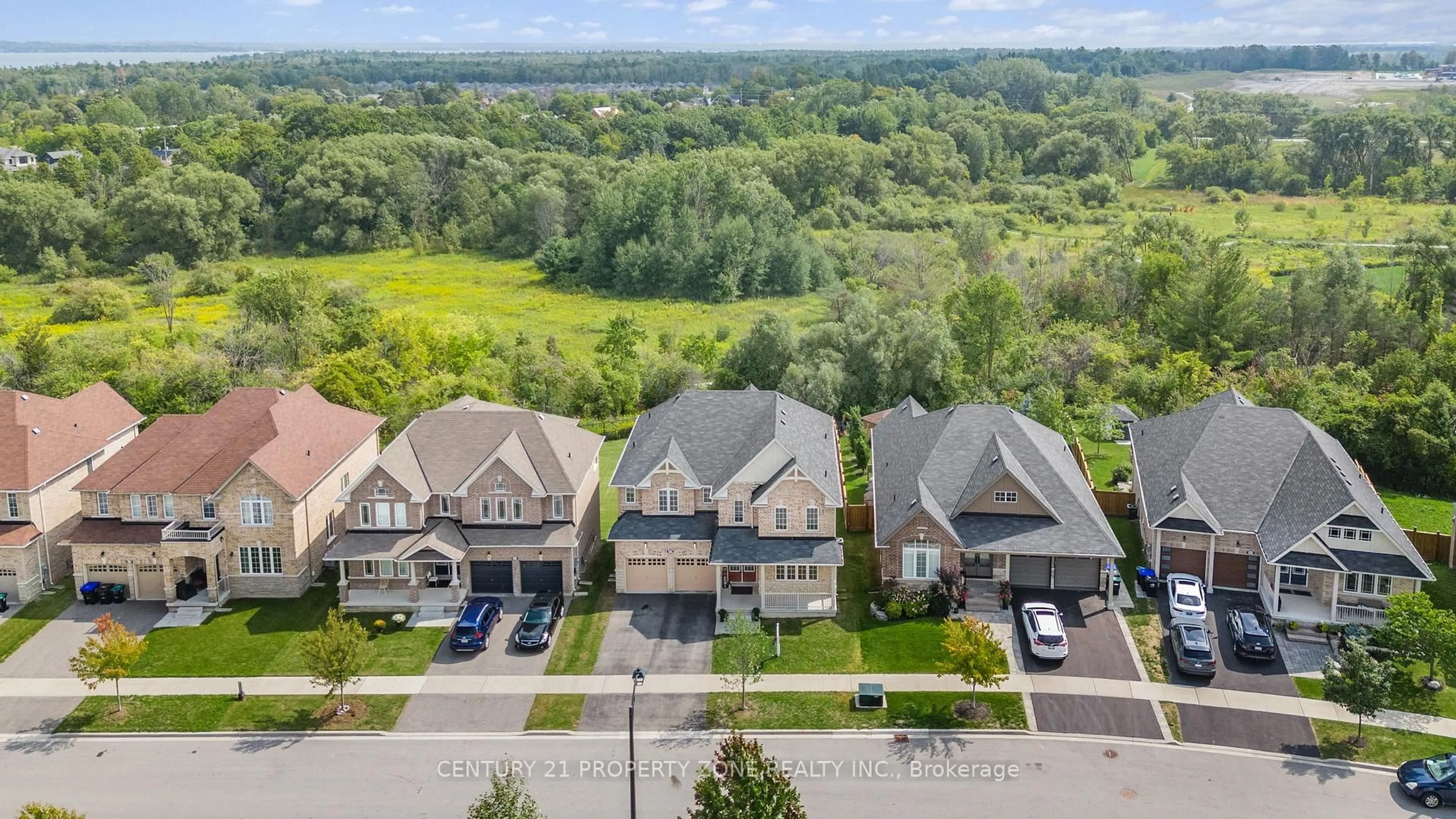 A pic from outside/outdoor area/front of a property/back of a property/a pic from drone, unknown for 919 Green St, Innisfil Ontario L0L 1W0