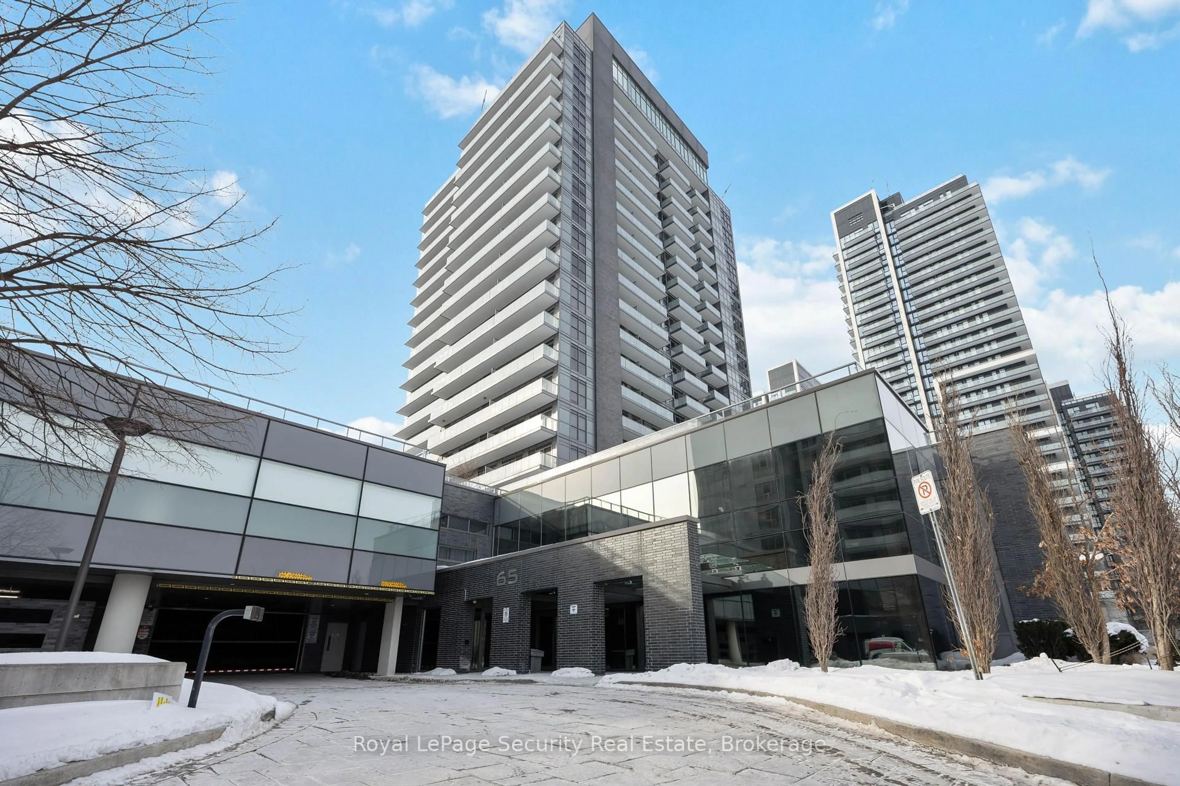 Indoor foyer for 65 Oneida Cres #1409, Richmond Hill Ontario L4B 0G9