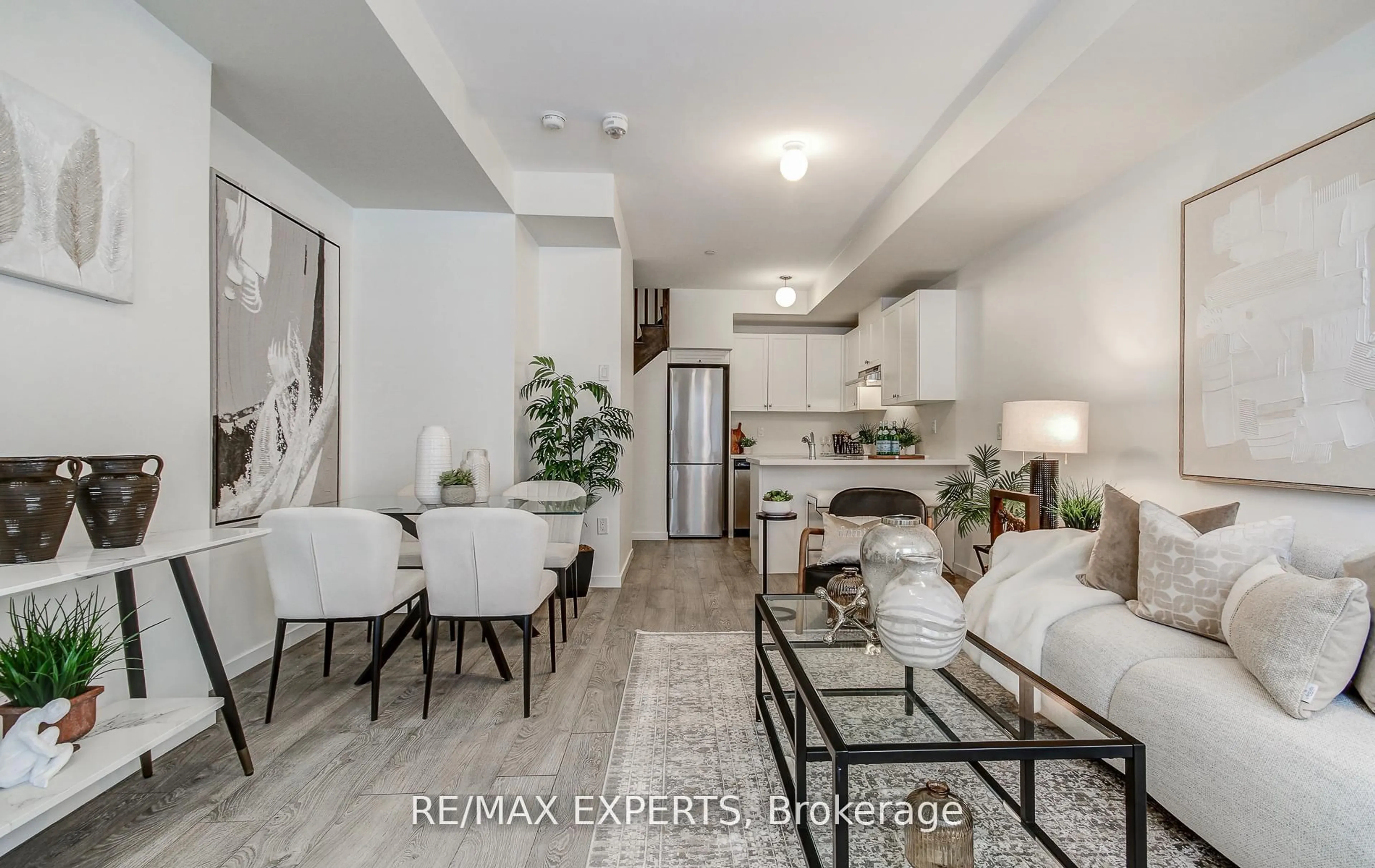 Unknown for 300 Alex Gardner Circ #61, Aurora Ontario L4G 1N4