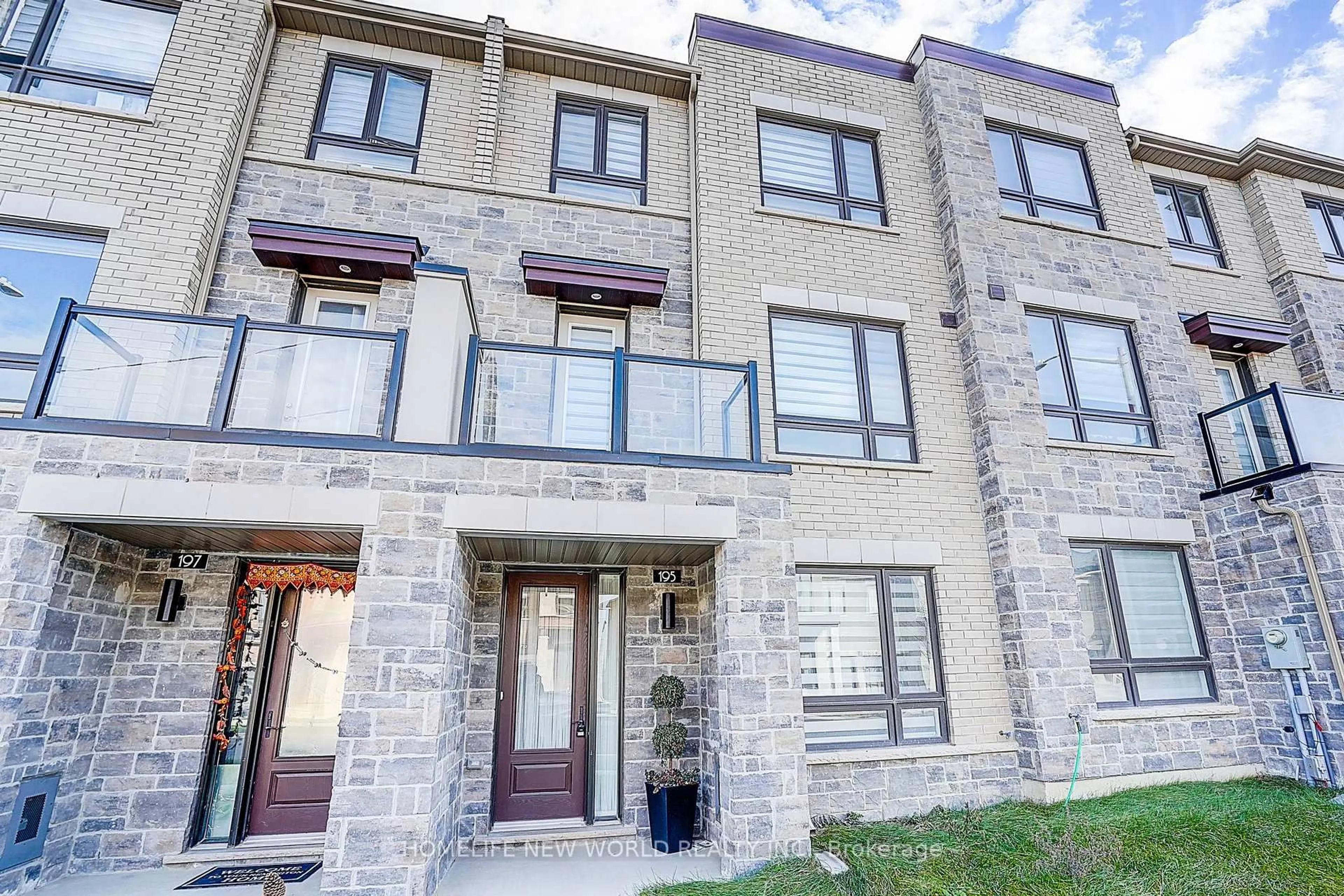 Home with brick exterior material, street for 195 Mumbai Dr, Markham Ontario L3S 0G5
