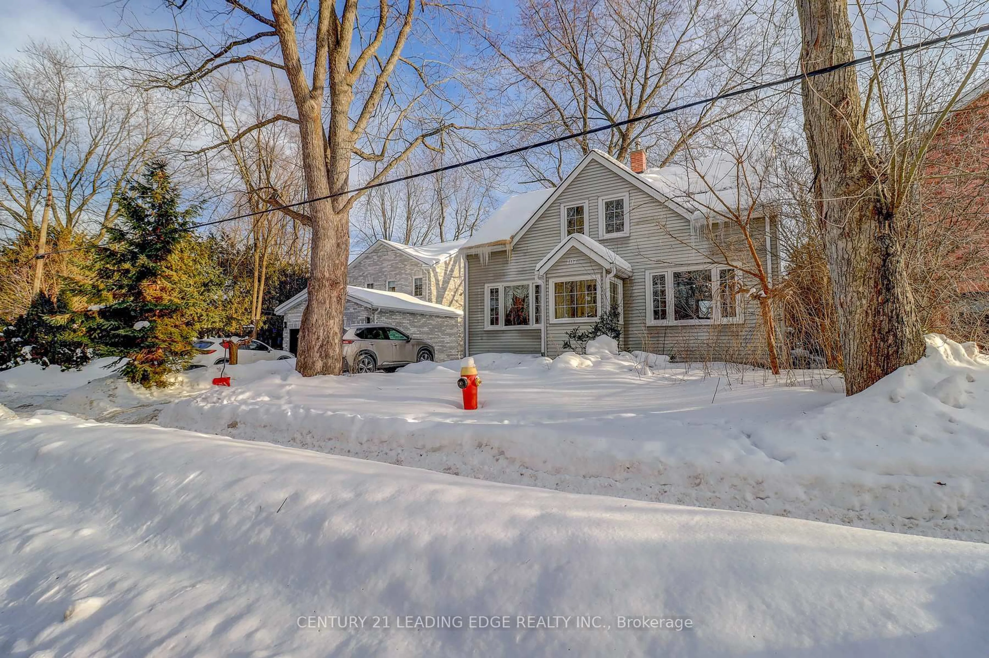 A pic from outside/outdoor area/front of a property/back of a property/a pic from drone, street for 107 Lakeland Cres, Richmond Hill Ontario L4E 3A1