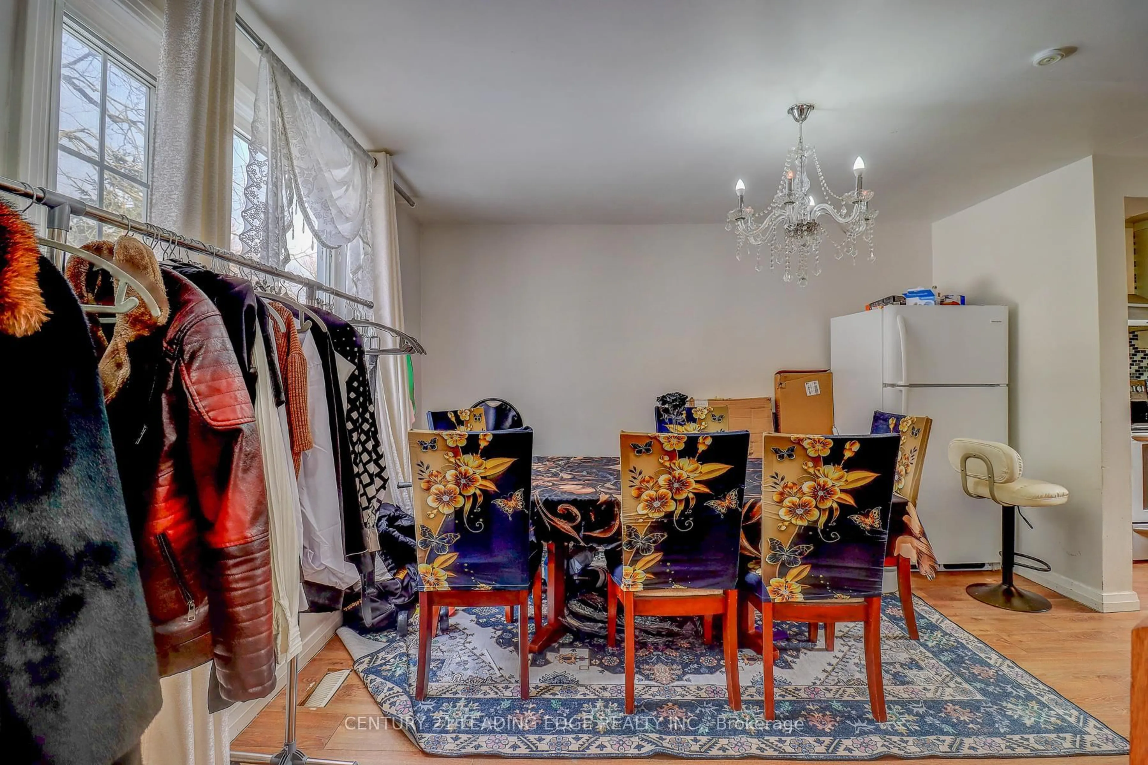 Dining room, carpet floor for 107 Lakeland Cres, Richmond Hill Ontario L4E 3A1