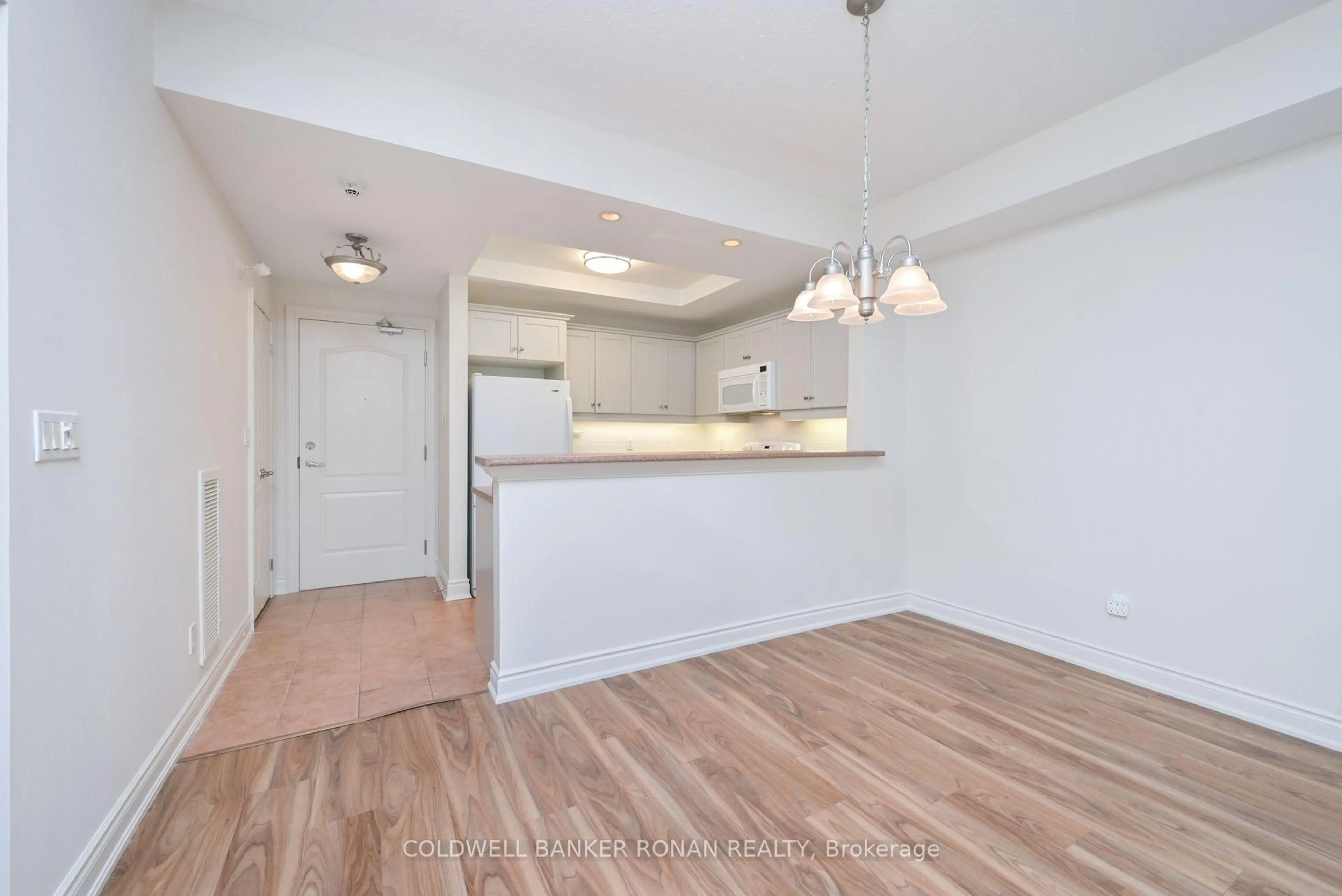 Open concept kitchen, wood/laminate floor for 78 Sunset Blvd #202, New Tecumseth Ontario L9R 2H5