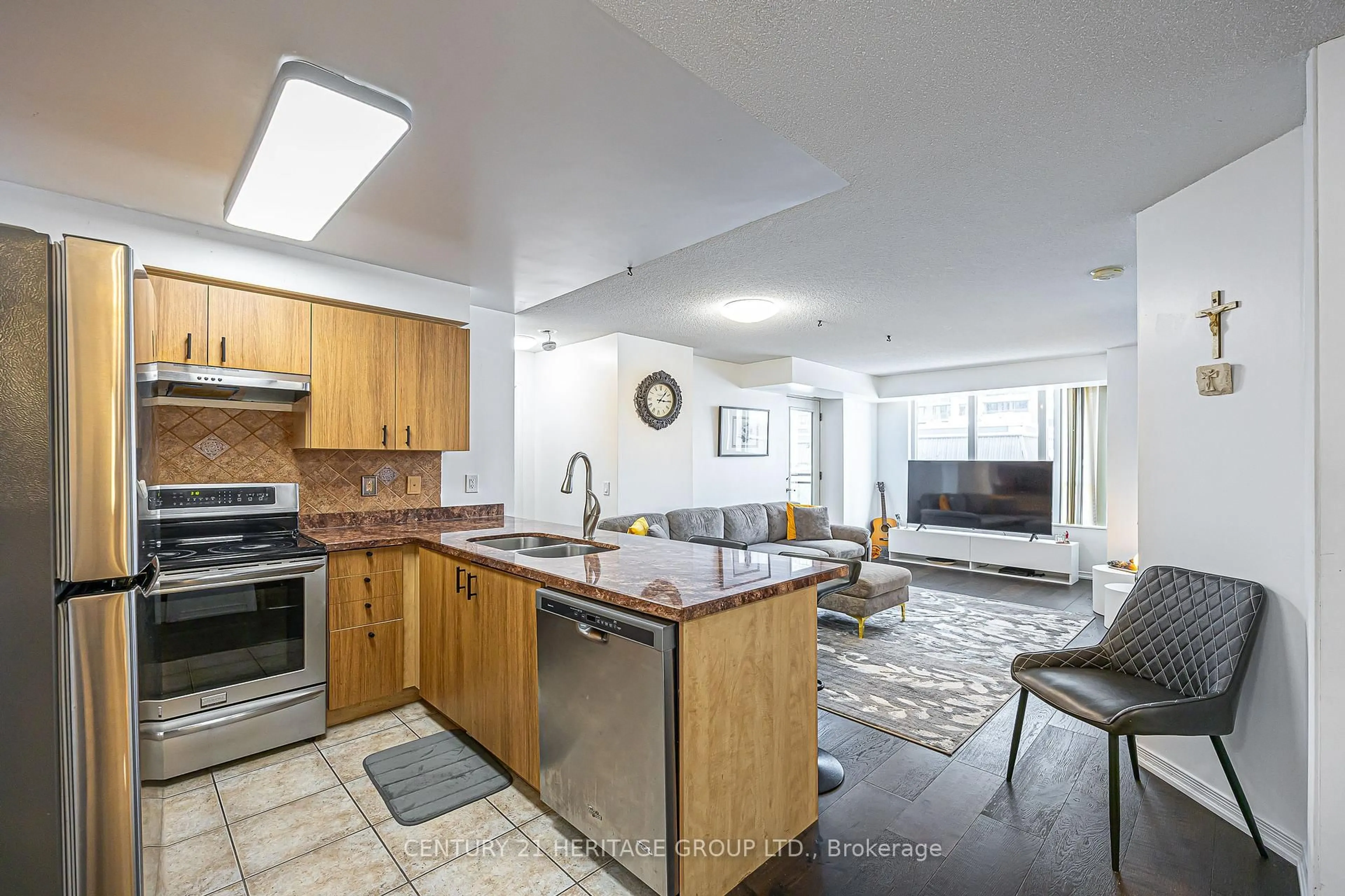 Open concept kitchen, unknown for 310 Red Maple Rd #211, Richmond Hill Ontario L4C 0T7