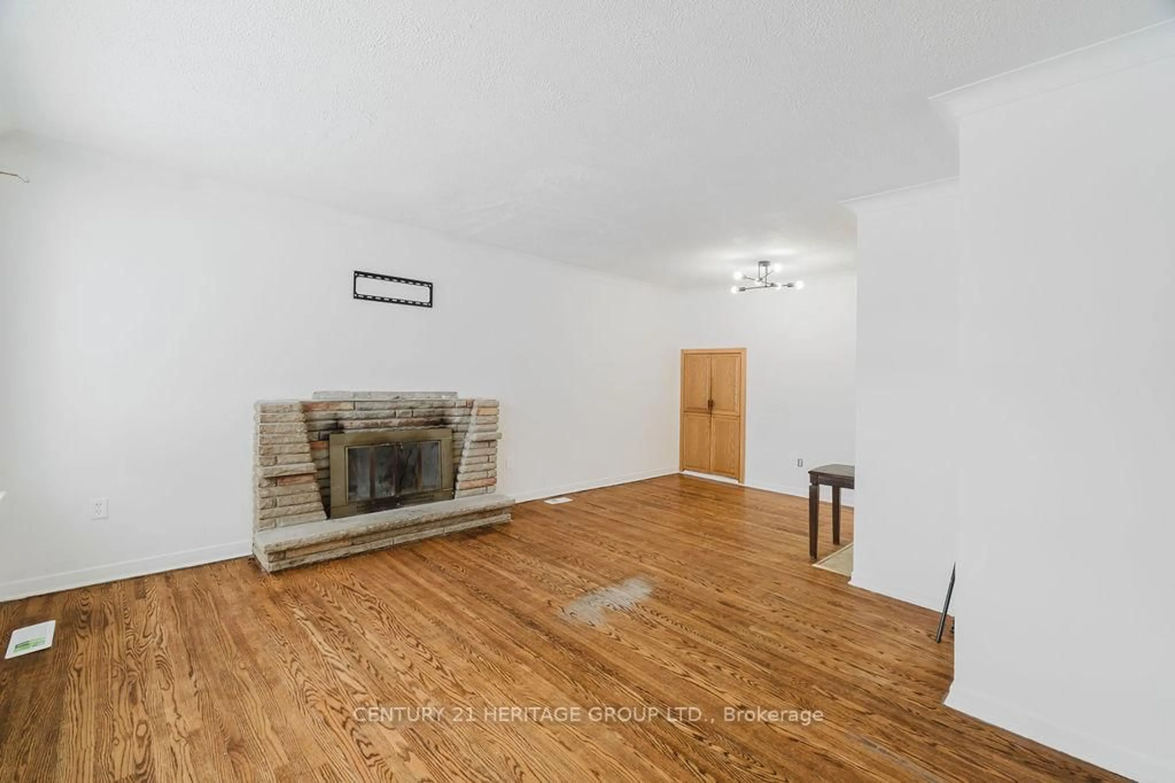 Unknown for 142 Kingslynn Dr, King Ontario L7B 1H1